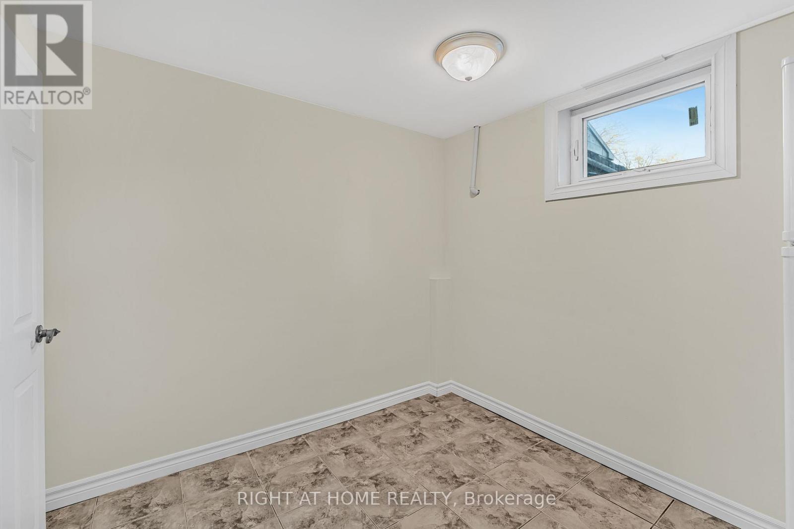 Lower - 6874 Waters Avenue, Niagara Falls, Ontario  L2G 5X3 - Photo 11 - X12458390