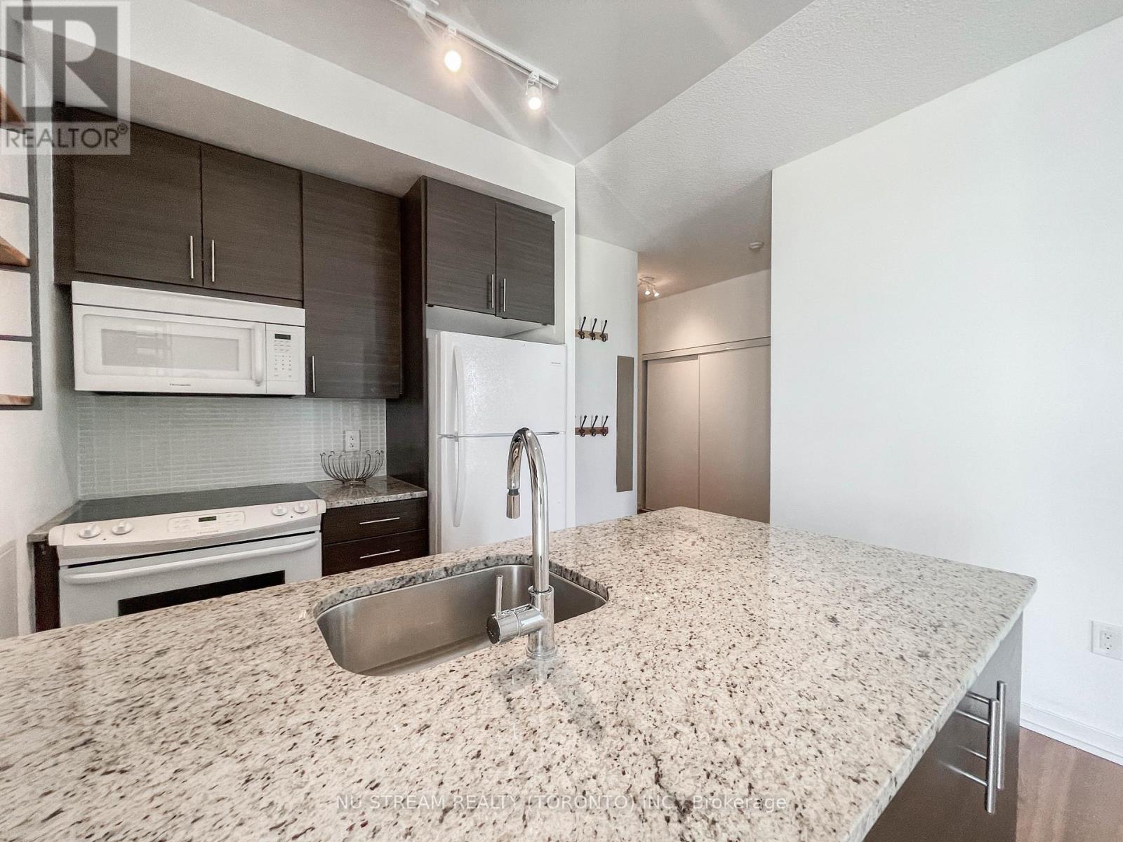 2702 - 70 Forest Manor Road, Toronto (Henry Farm), Ontario  M2J 1M6 - Photo 15 - C12608018