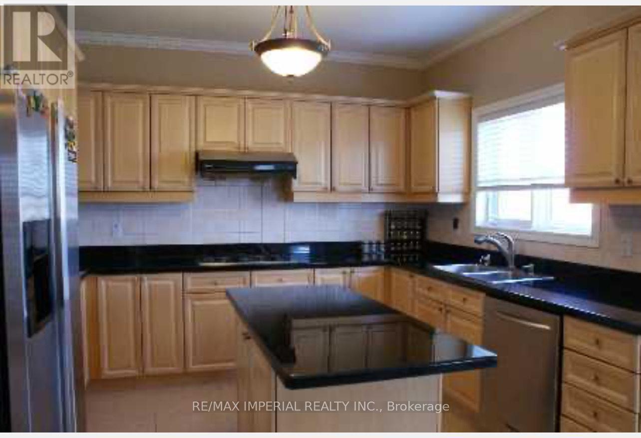 2nd Floor Bedroom - 21 Ormsby Court, Richmond Hill, Ontario  L4B 4P8 - Photo 2 - N12608026