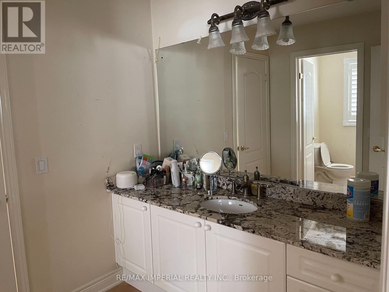 2nd Floor Bedroom - 21 Ormsby Court, Richmond Hill, Ontario  L4B 4P8 - Photo 3 - N12608026