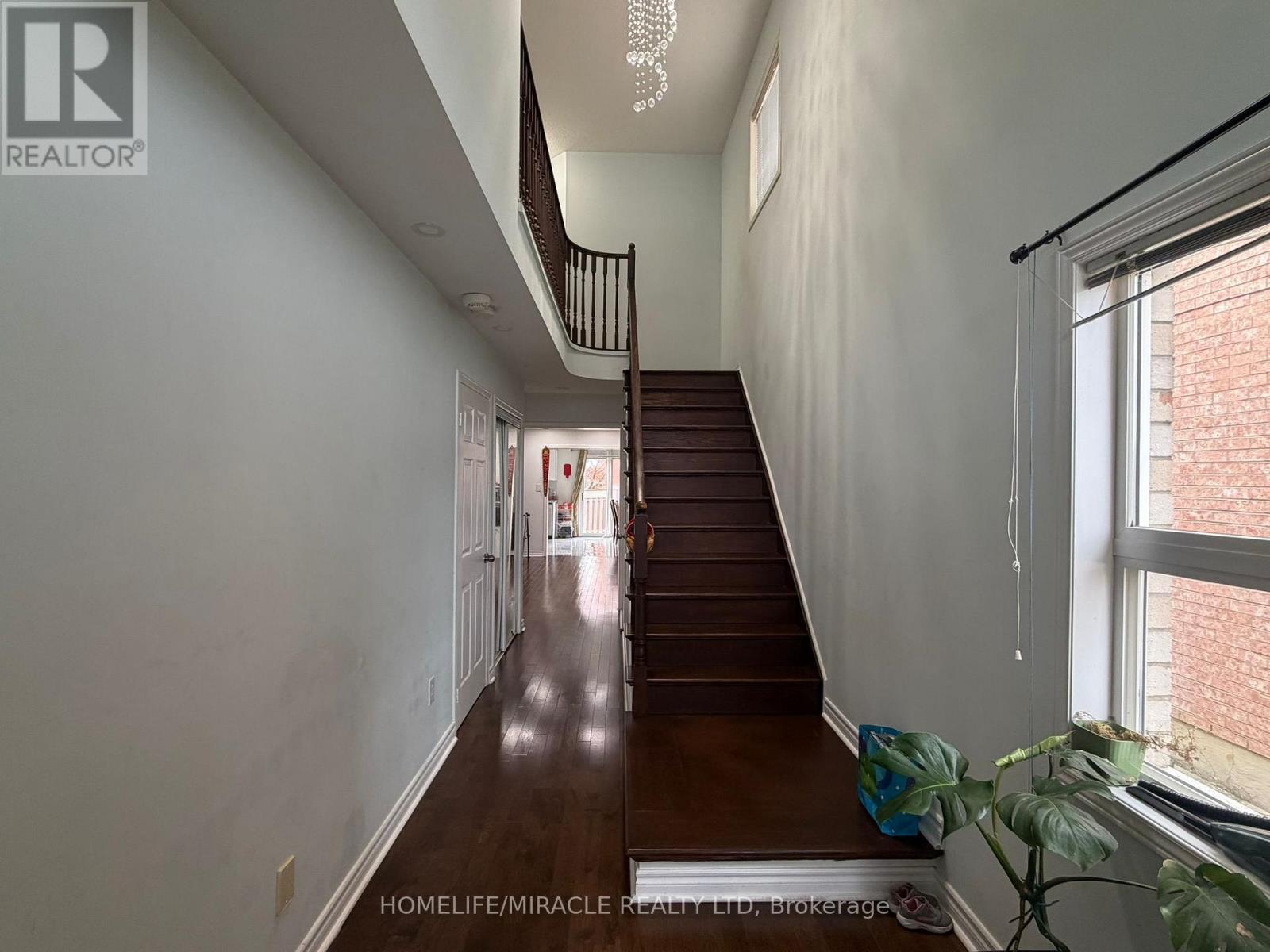 3252 Equestrian Crescent, Mississauga, Ontario  L5M 6S9 - Photo 2 - W12608012