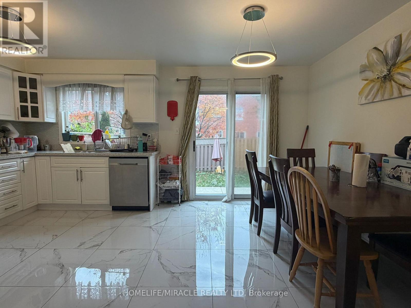 3252 Equestrian Crescent, Mississauga, Ontario  L5M 6S9 - Photo 21 - W12608012