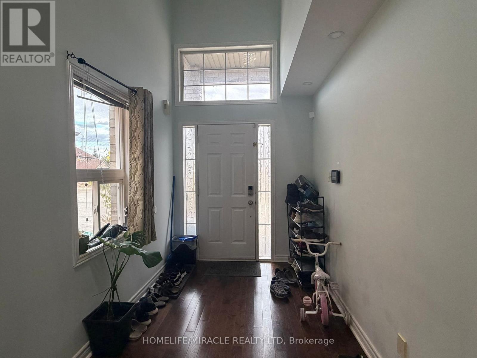 3252 Equestrian Crescent, Mississauga, Ontario  L5M 6S9 - Photo 3 - W12608012