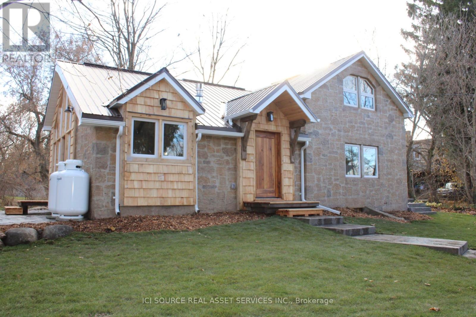 131 Orr Street, Chatsworth, Ontario  N0H 2V0 - Photo 3 - X12608022