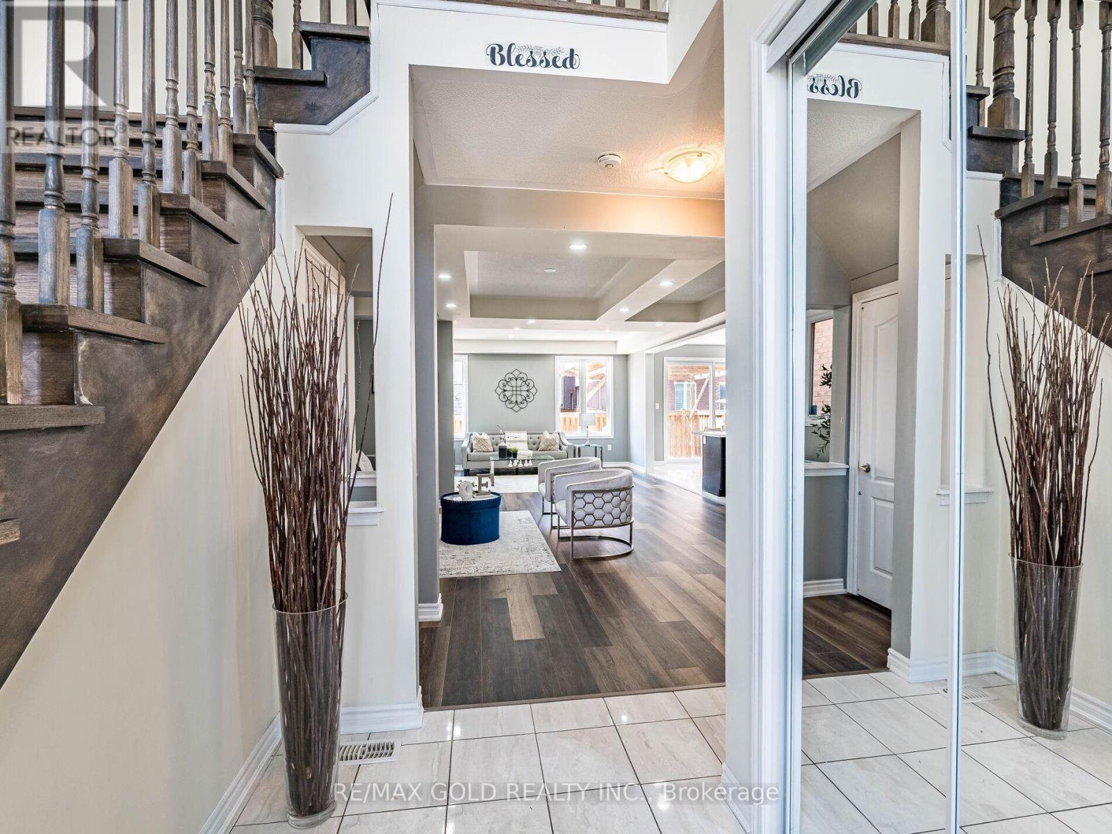 6 Feeder Street, Brampton, Ontario  L7A 4T8 - Photo 6 - W12608028