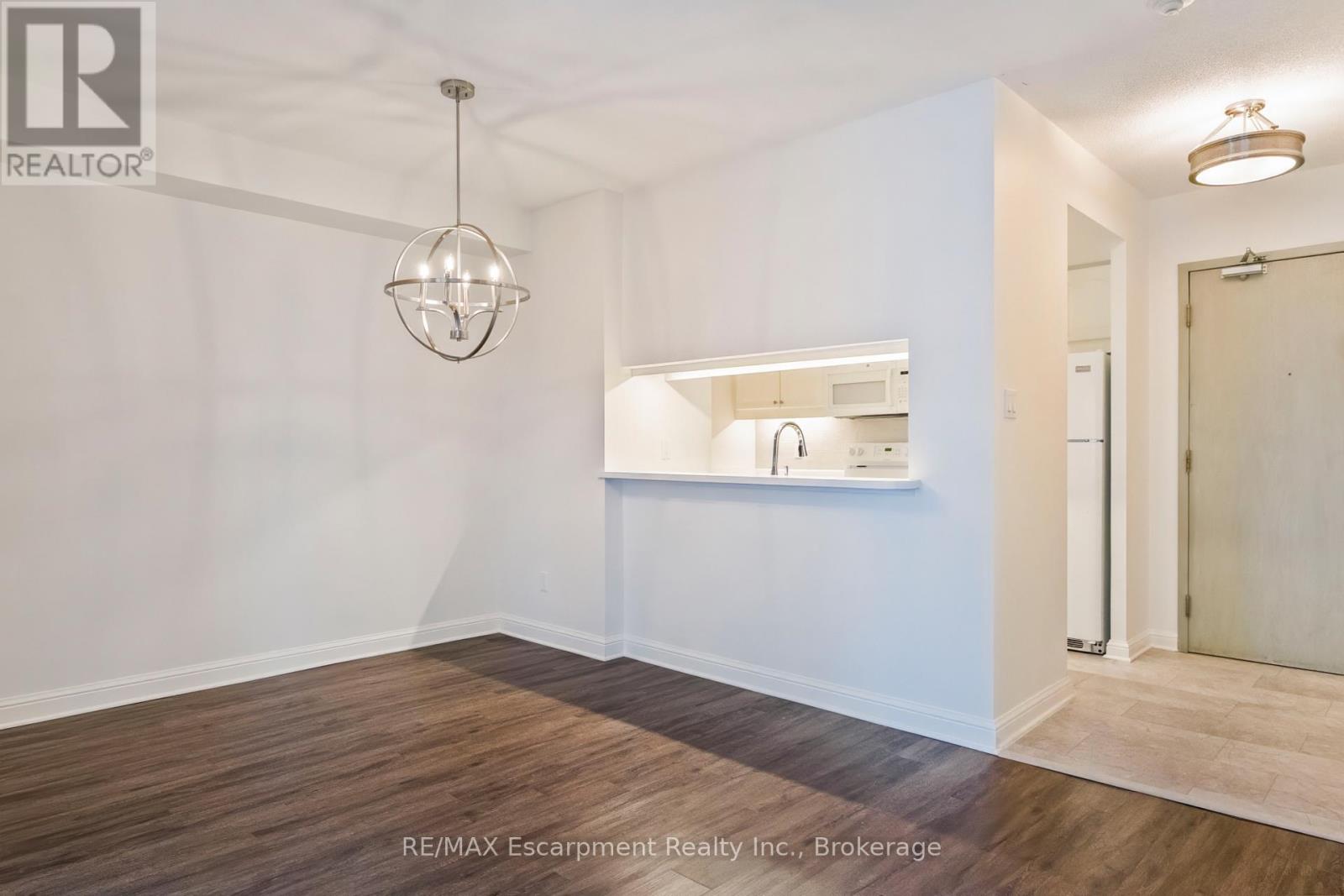 405 - 430 Pearl Street, Burlington, Ontario  L7R 4J8 - Photo 5 - W12560186