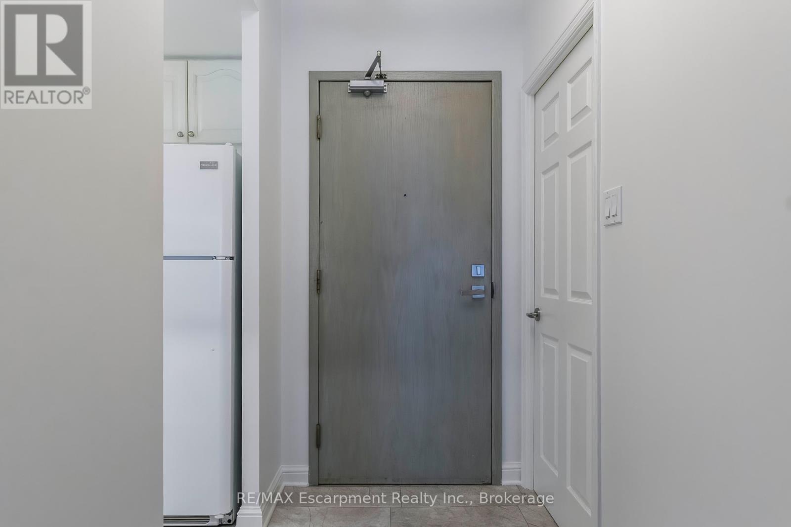 405 - 430 Pearl Street, Burlington, Ontario  L7R 4J8 - Photo 4 - W12560186