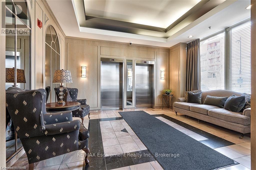 405 - 430 Pearl Street, Burlington, Ontario  L7R 4J8 - Photo 2 - W12560186