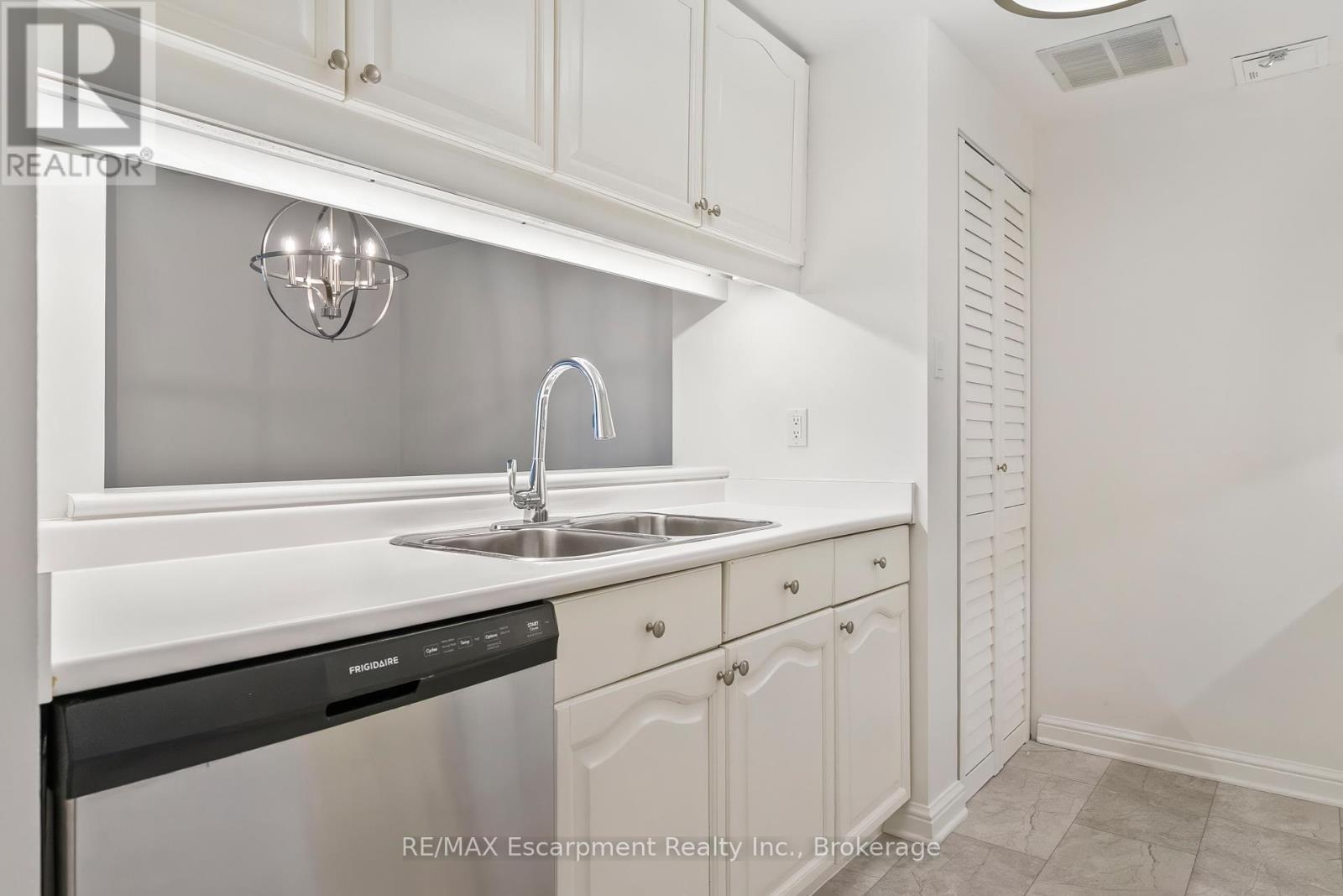 405 - 430 Pearl Street, Burlington, Ontario  L7R 4J8 - Photo 10 - W12560186