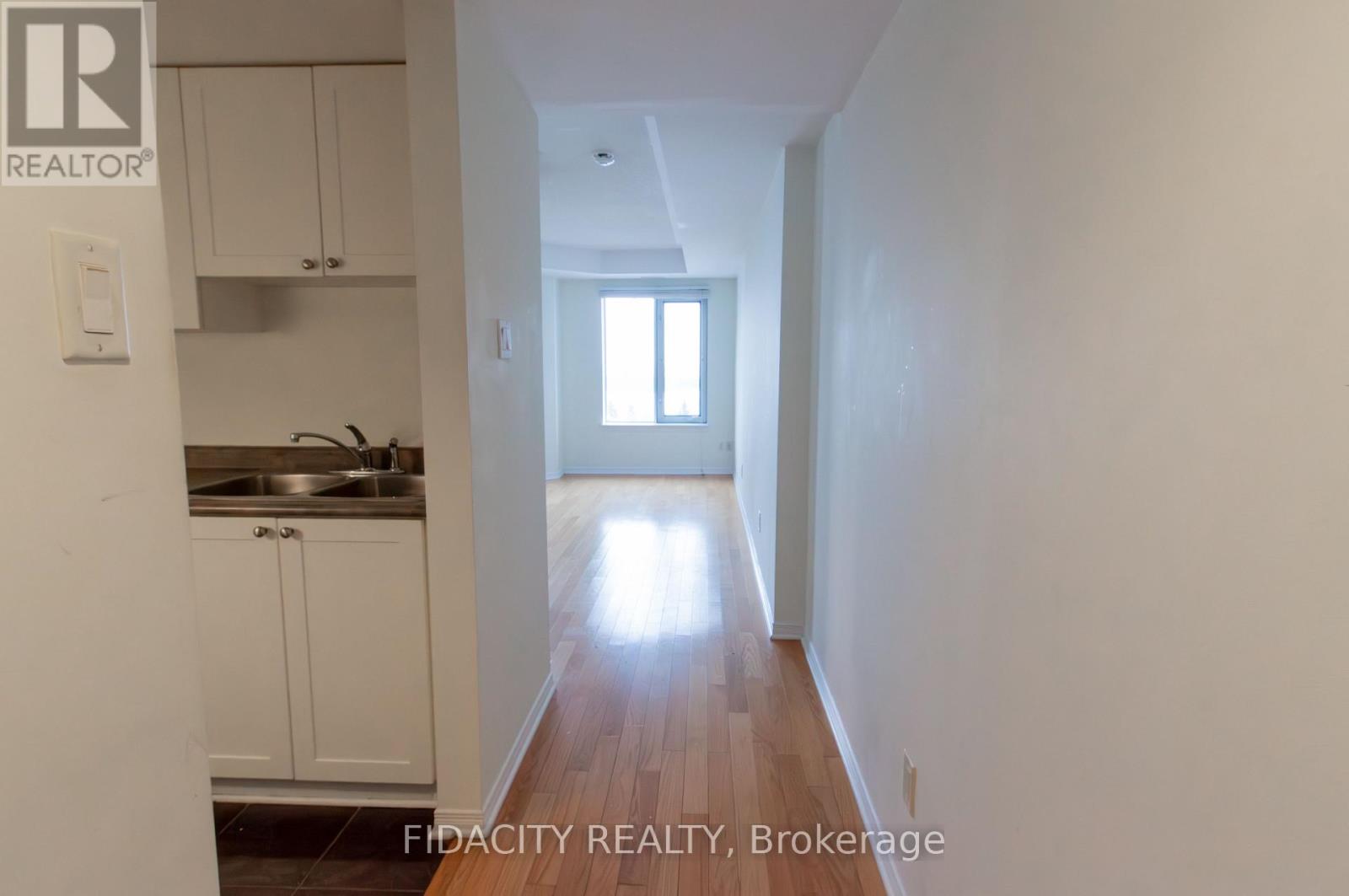 5c - 310 Central Park Drive, Ottawa, Ontario K2C 4G4 - Photo 2 - X12608038