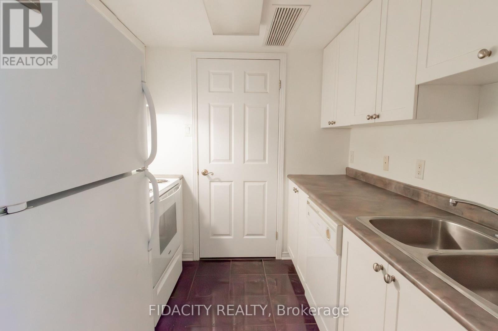 5c - 310 Central Park Drive, Ottawa, Ontario K2C 4G4 - Photo 3 - X12608038