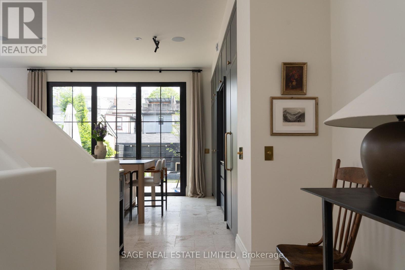 239 Borden Street, Toronto, Ontario M5S 2N5 - Photo 10 - C12429029