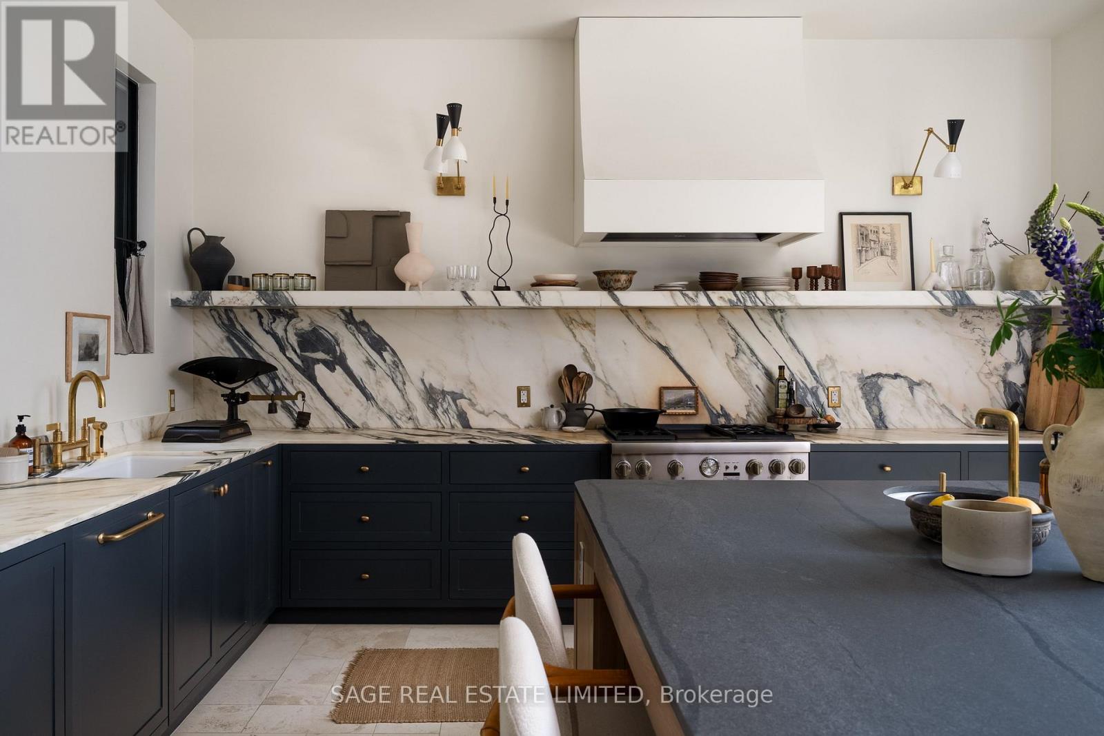 239 Borden Street, Toronto, Ontario M5S 2N5 - Photo 14 - C12429029