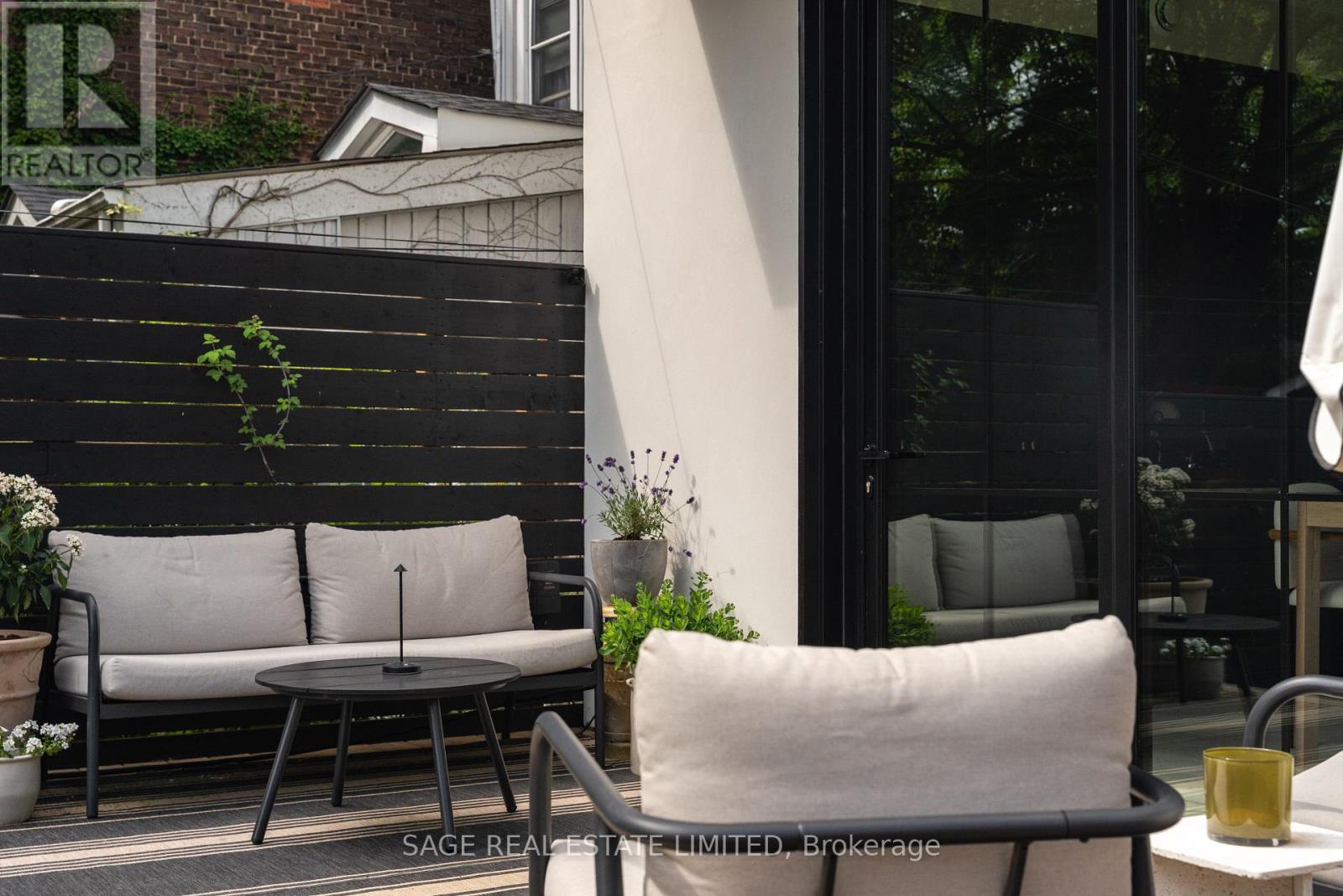 239 Borden Street, Toronto, Ontario M5S 2N5 - Photo 17 - C12429029