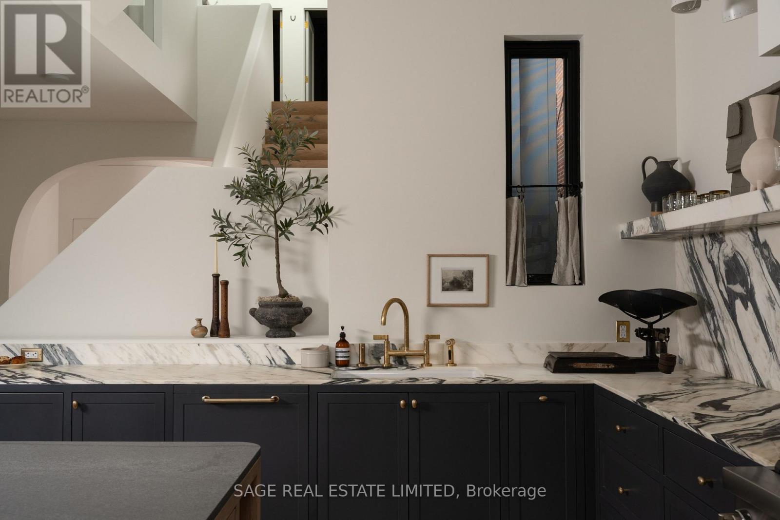 239 Borden Street, Toronto, Ontario M5S 2N5 - Photo 19 - C12429029