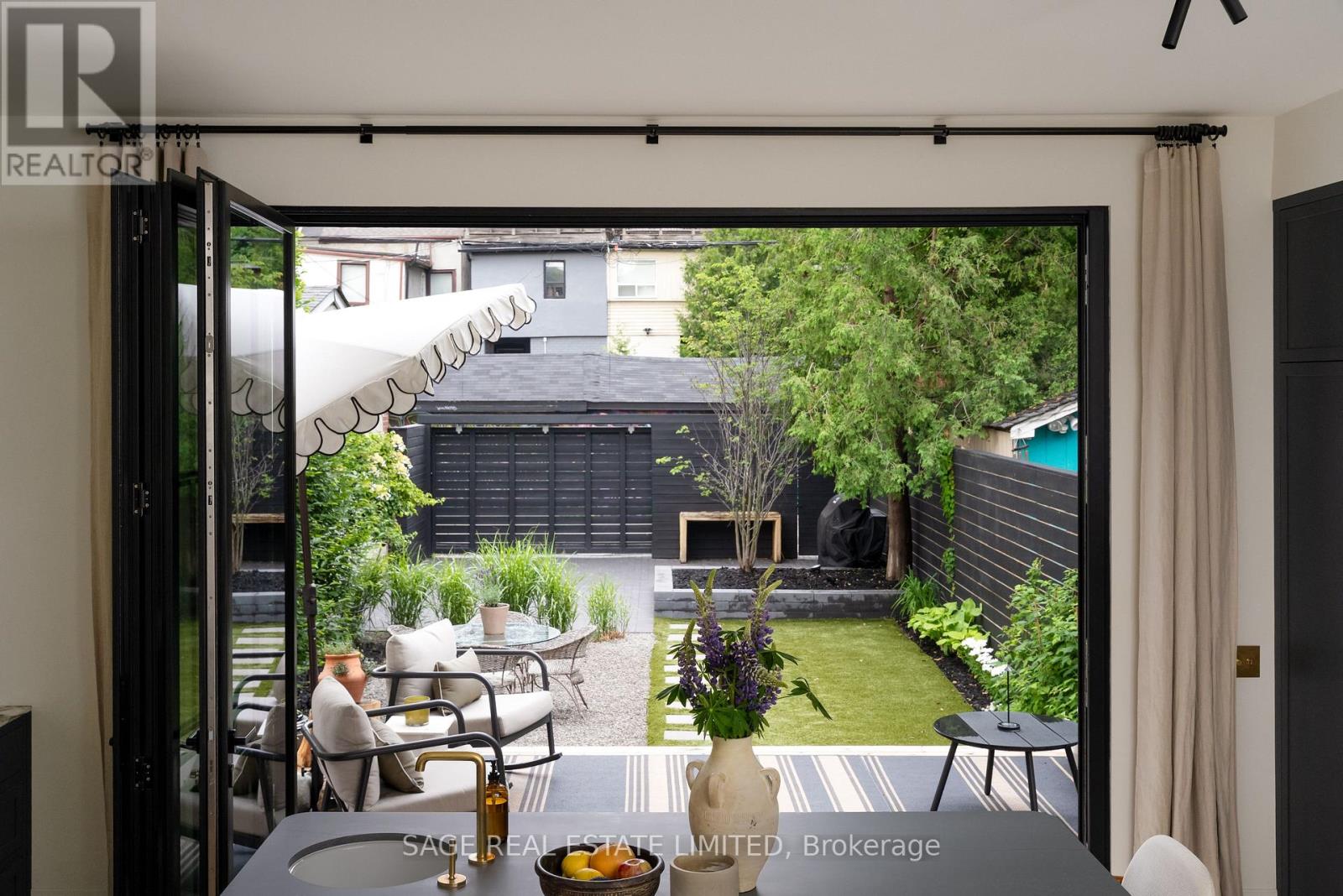 239 Borden Street, Toronto, Ontario M5S 2N5 - Photo 16 - C12429029