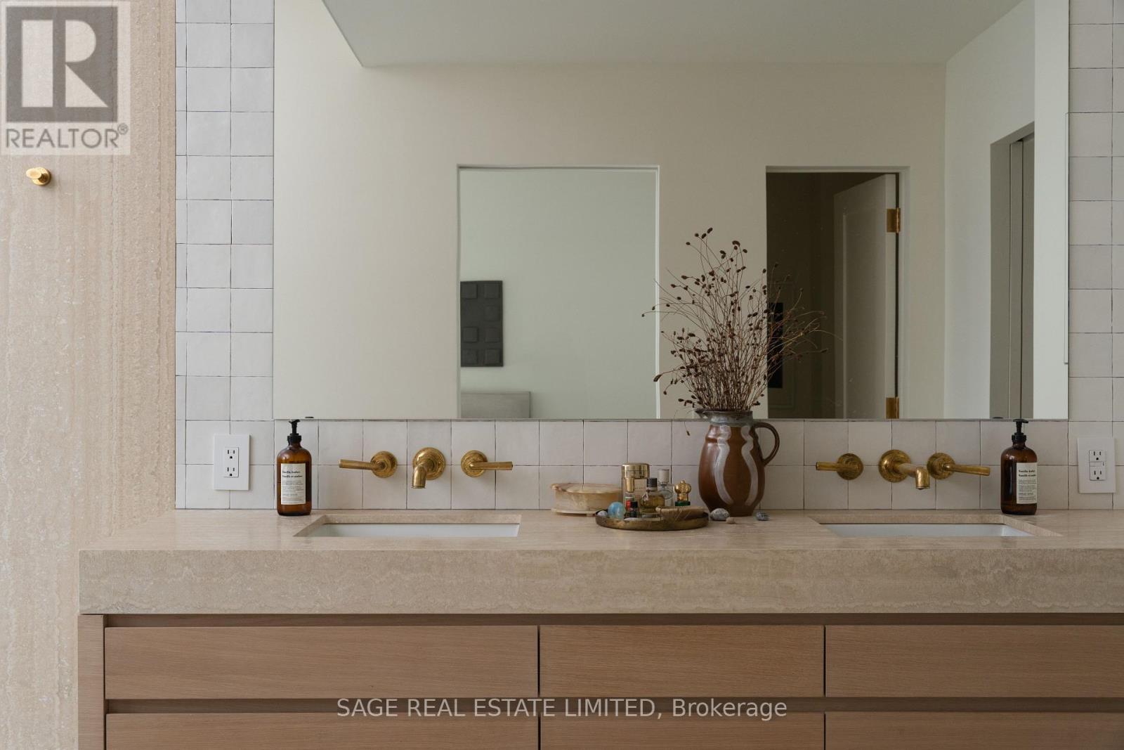 239 Borden Street, Toronto, Ontario M5S 2N5 - Photo 28 - C12429029