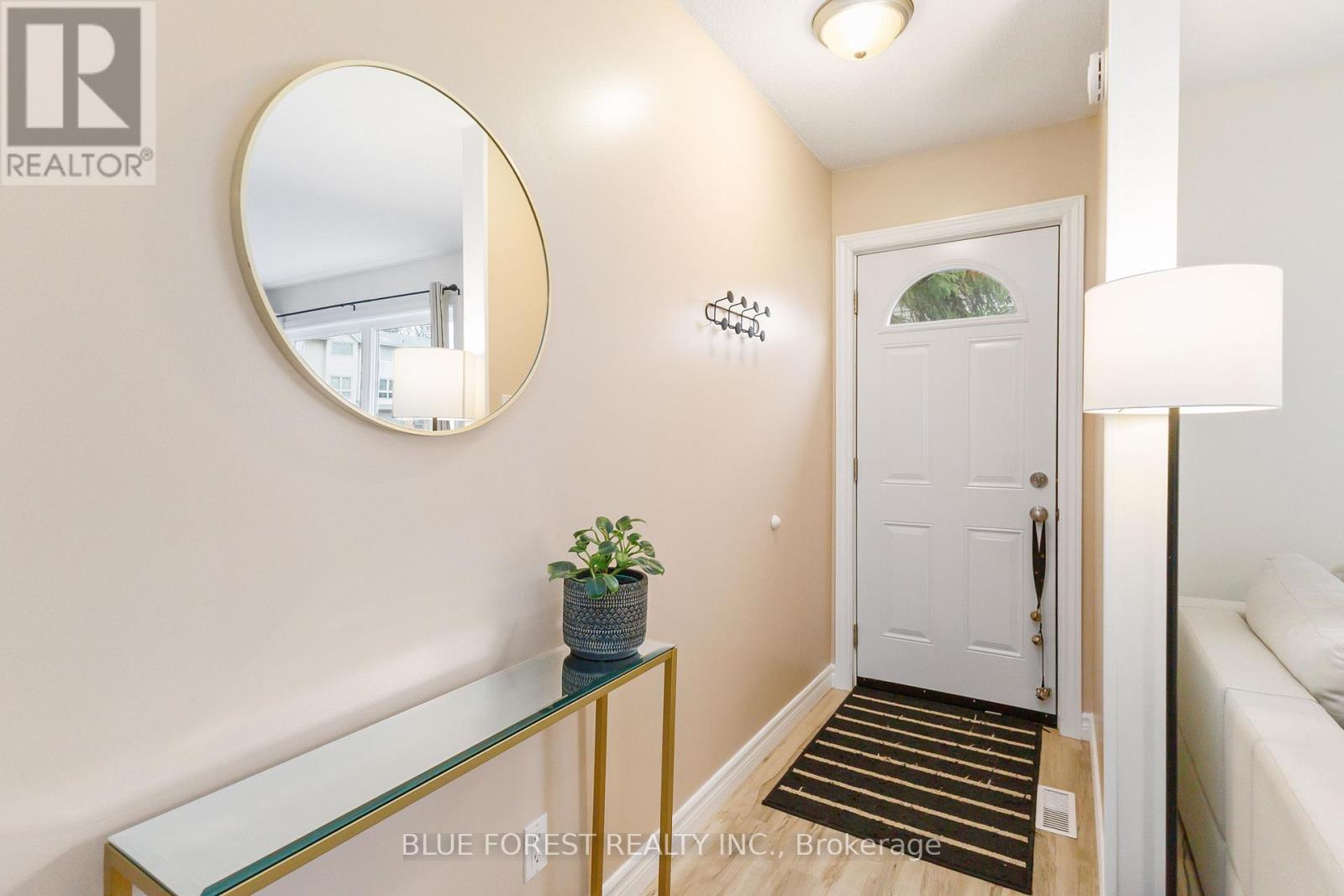 6 - 35 Waterman Avenue, London South, Ontario N6C 5T2 - Photo 18 - X12608080