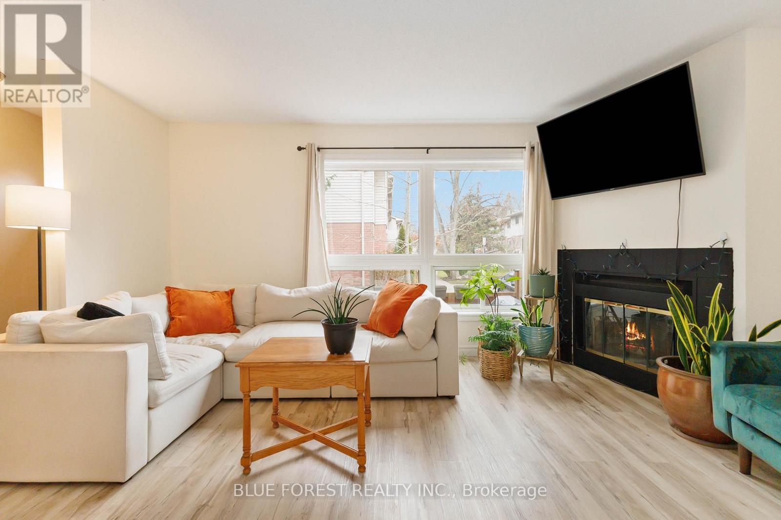 6 - 35 Waterman Avenue, London South, Ontario N6C 5T2 - Photo 2 - X12608080