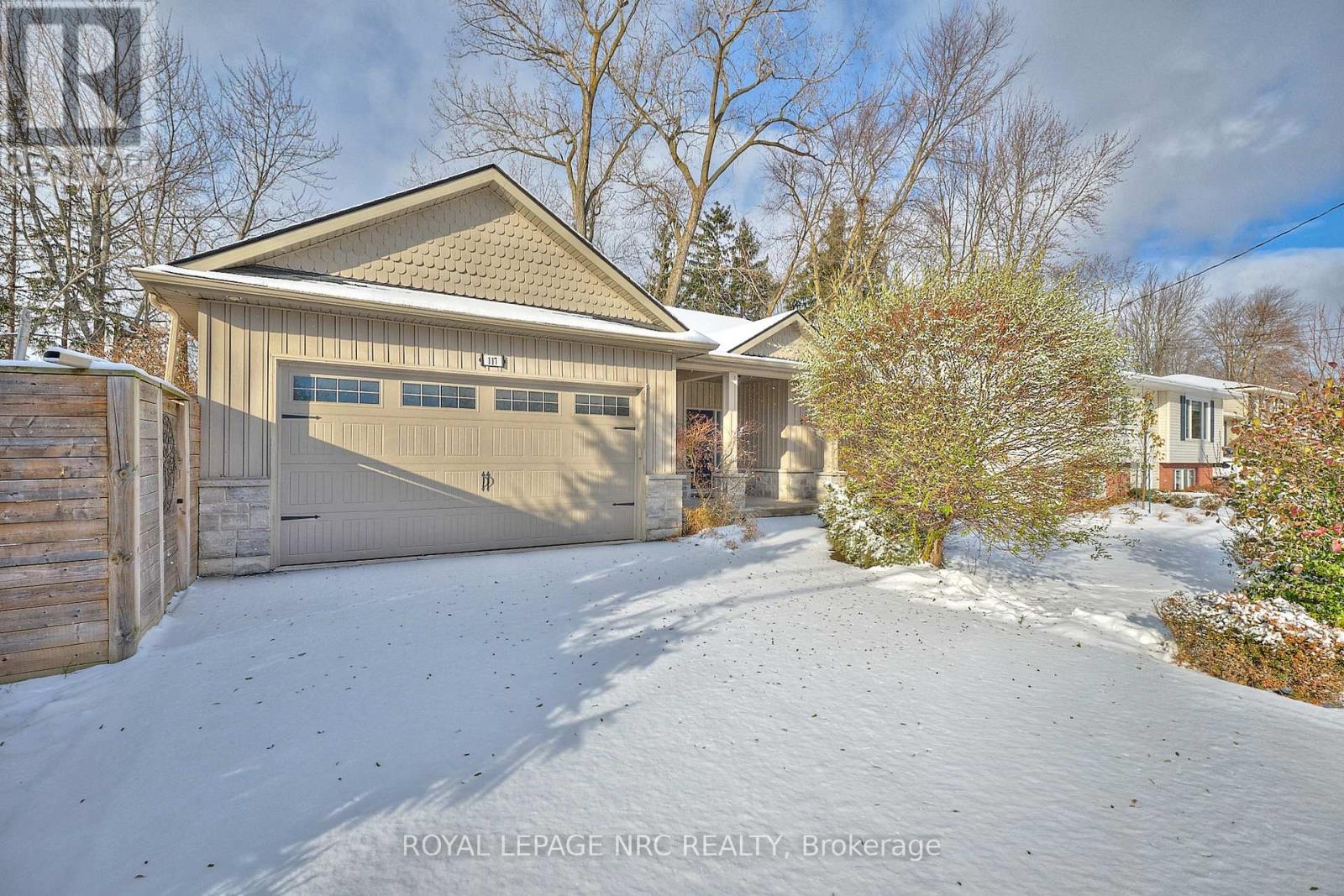 117 Burleigh Road N, Fort Erie, Ontario  L0S 1N0 - Photo 2 - X12608088