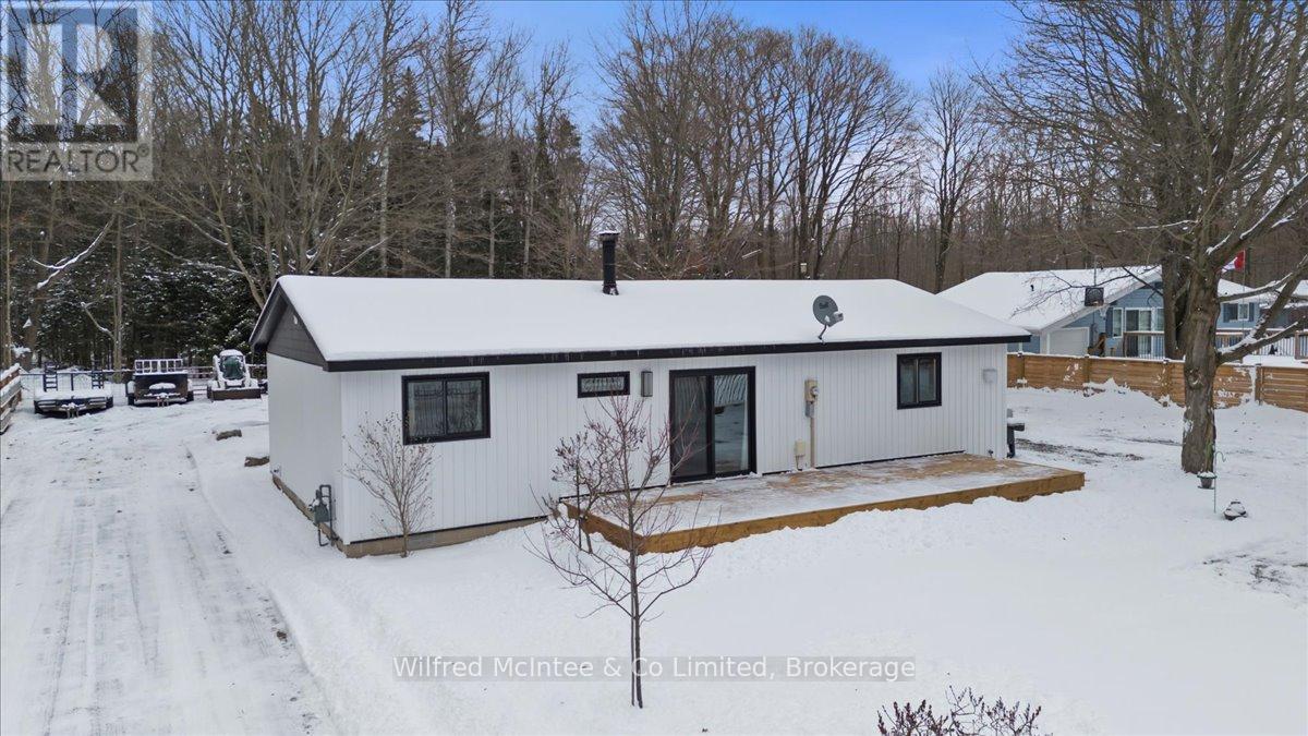 38 Allister Place, South Bruce Peninsula, Ontario N0H 2G0 - Photo 2 - X12608086