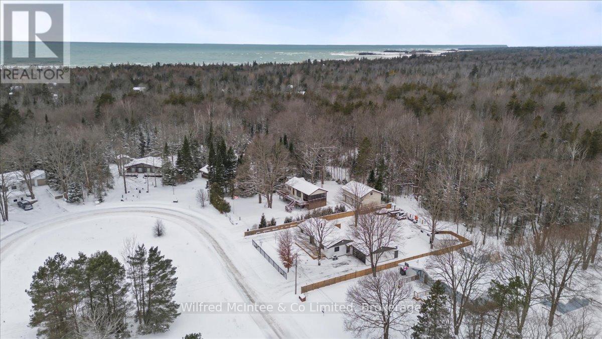 38 Allister Place, South Bruce Peninsula, Ontario N0H 2G0 - Photo 3 - X12608086