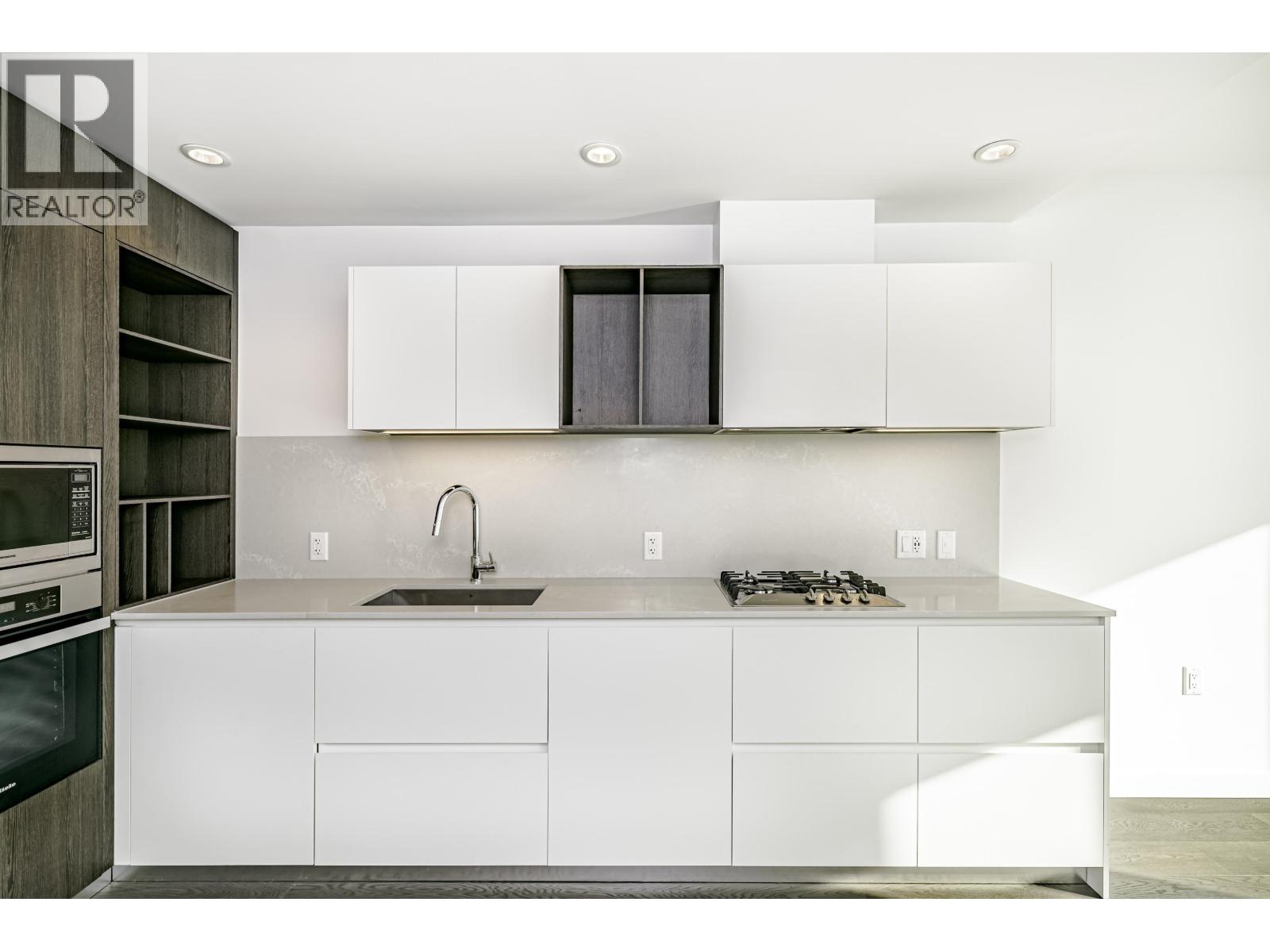 2xxx 6000 Mckay Avenue, Burnaby, British Columbia V5H 0K2 - Photo 1 - R3072650