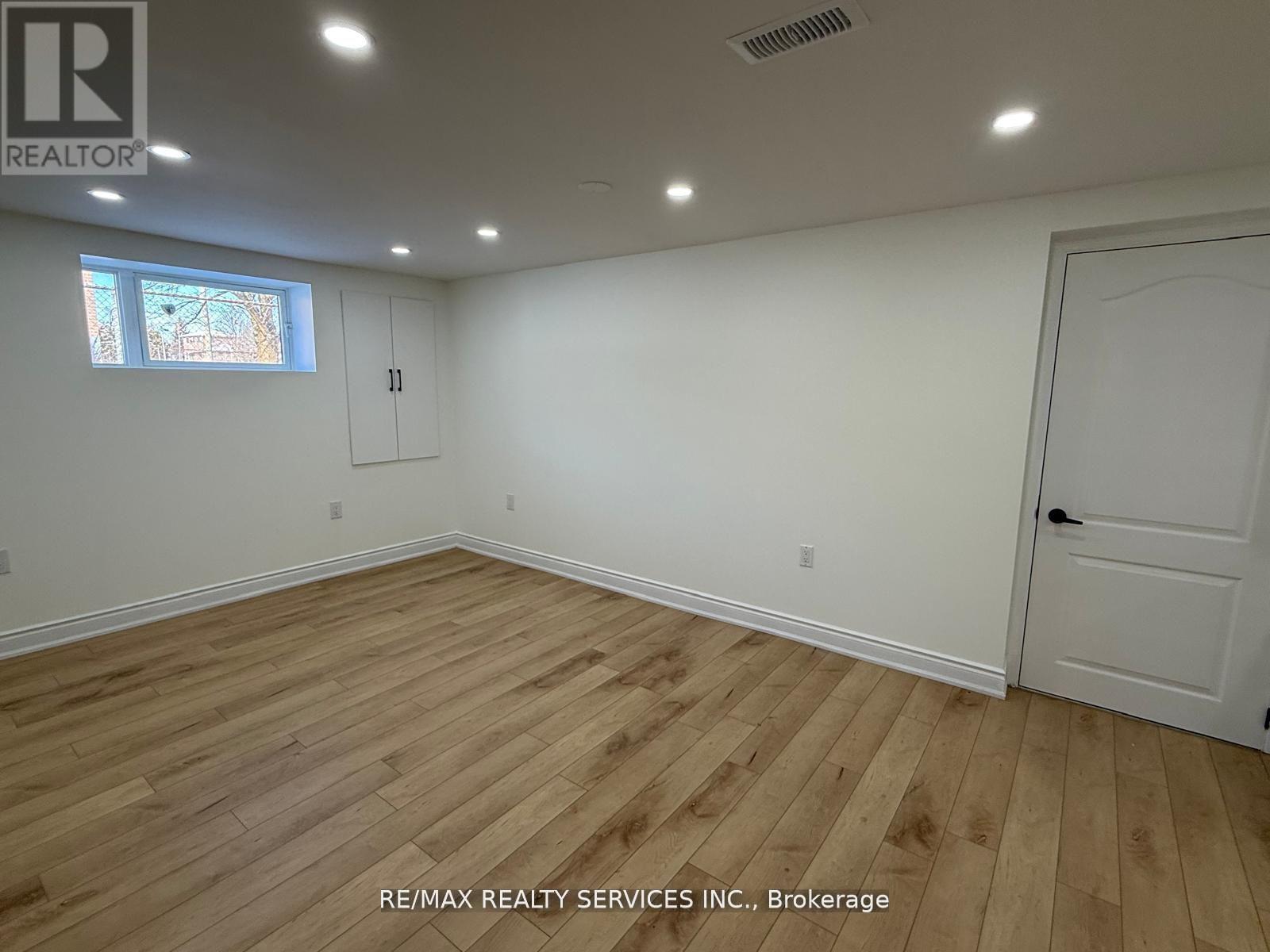 Bsmt - 234 Morden Road, Oakville (Wo West), Ontario  L6K 2S3 - Photo 6 - W12608098