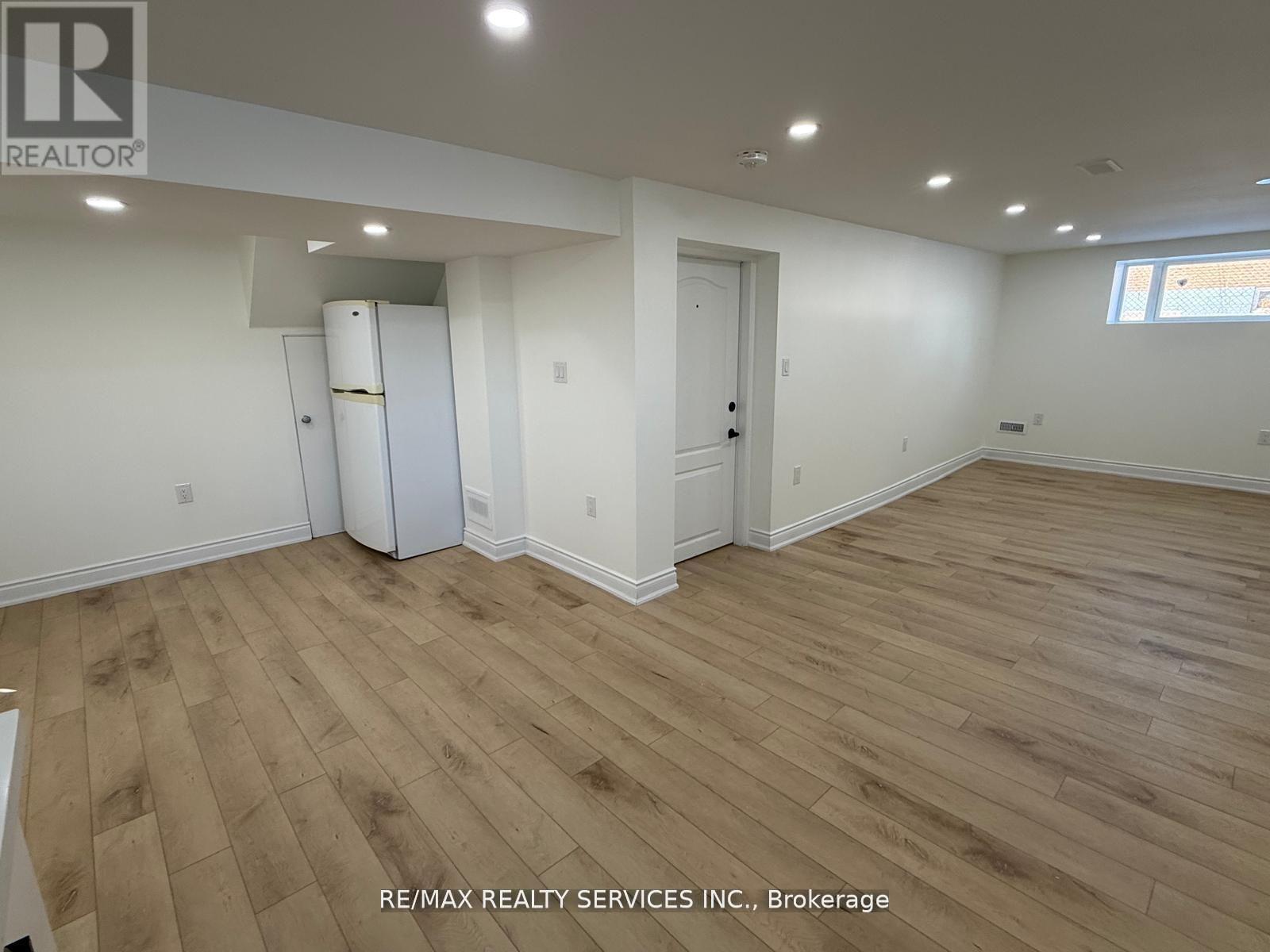 Bsmt - 234 Morden Road, Oakville (Wo West), Ontario  L6K 2S3 - Photo 9 - W12608098