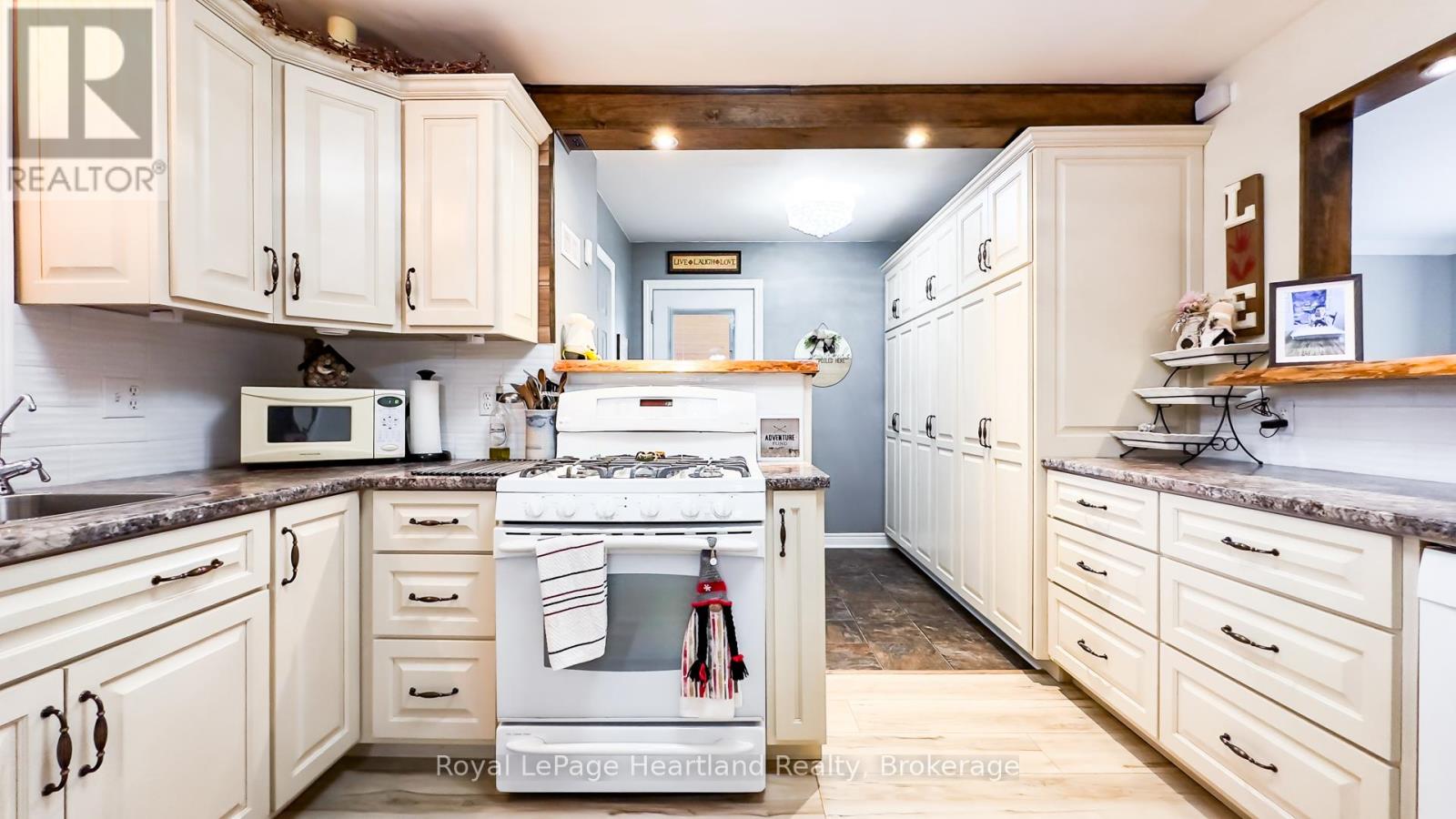 30 North Street, Huron East, Ontario N0K 1G0 - Photo 9 - X12608148