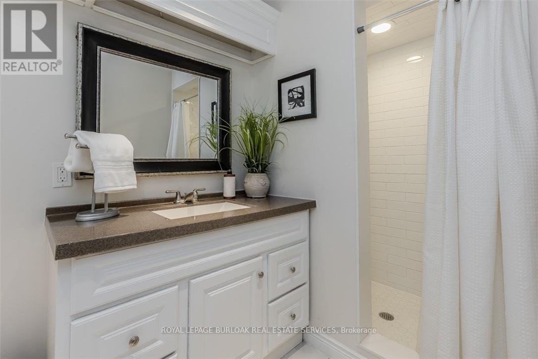 5253 Bromley Road, Burlington, Ontario  L7L 3G1 - Photo 33 - W12409736