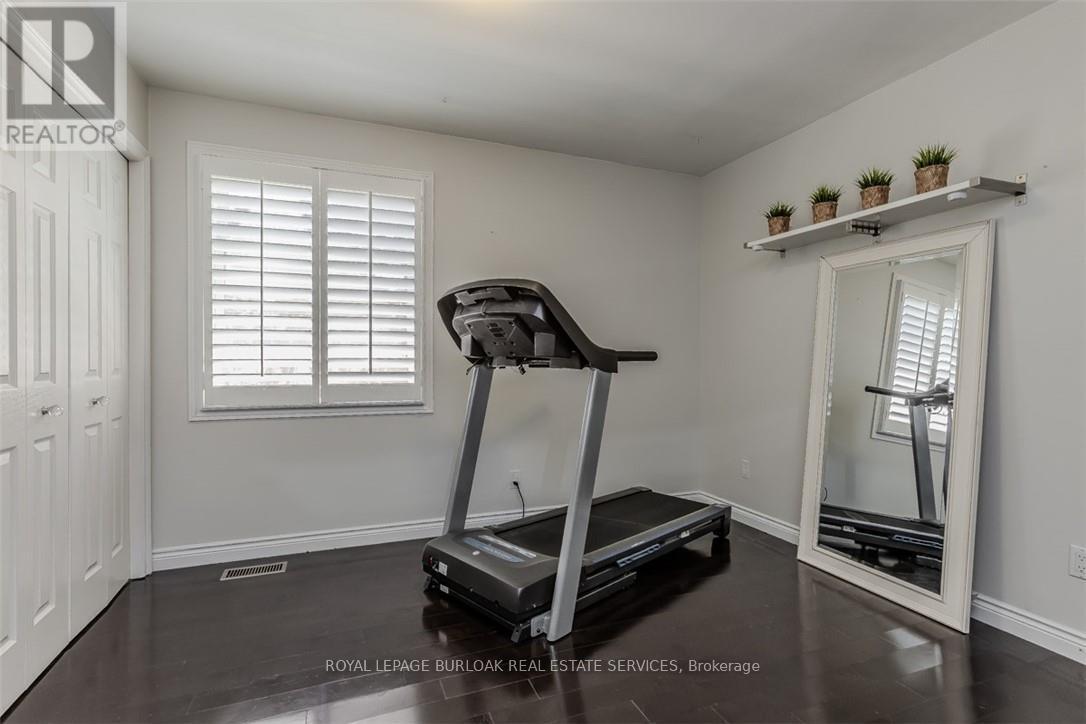 5253 Bromley Road, Burlington, Ontario  L7L 3G1 - Photo 38 - W12409736