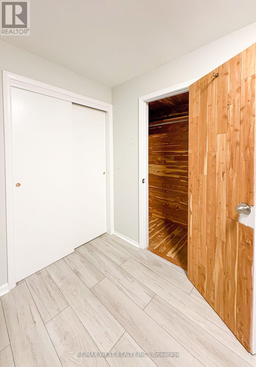 Bsmt - 5 Arlstan Drive, Toronto (Bathurst Manor), Ontario  M3H 4V7 - Photo 10 - C12586040