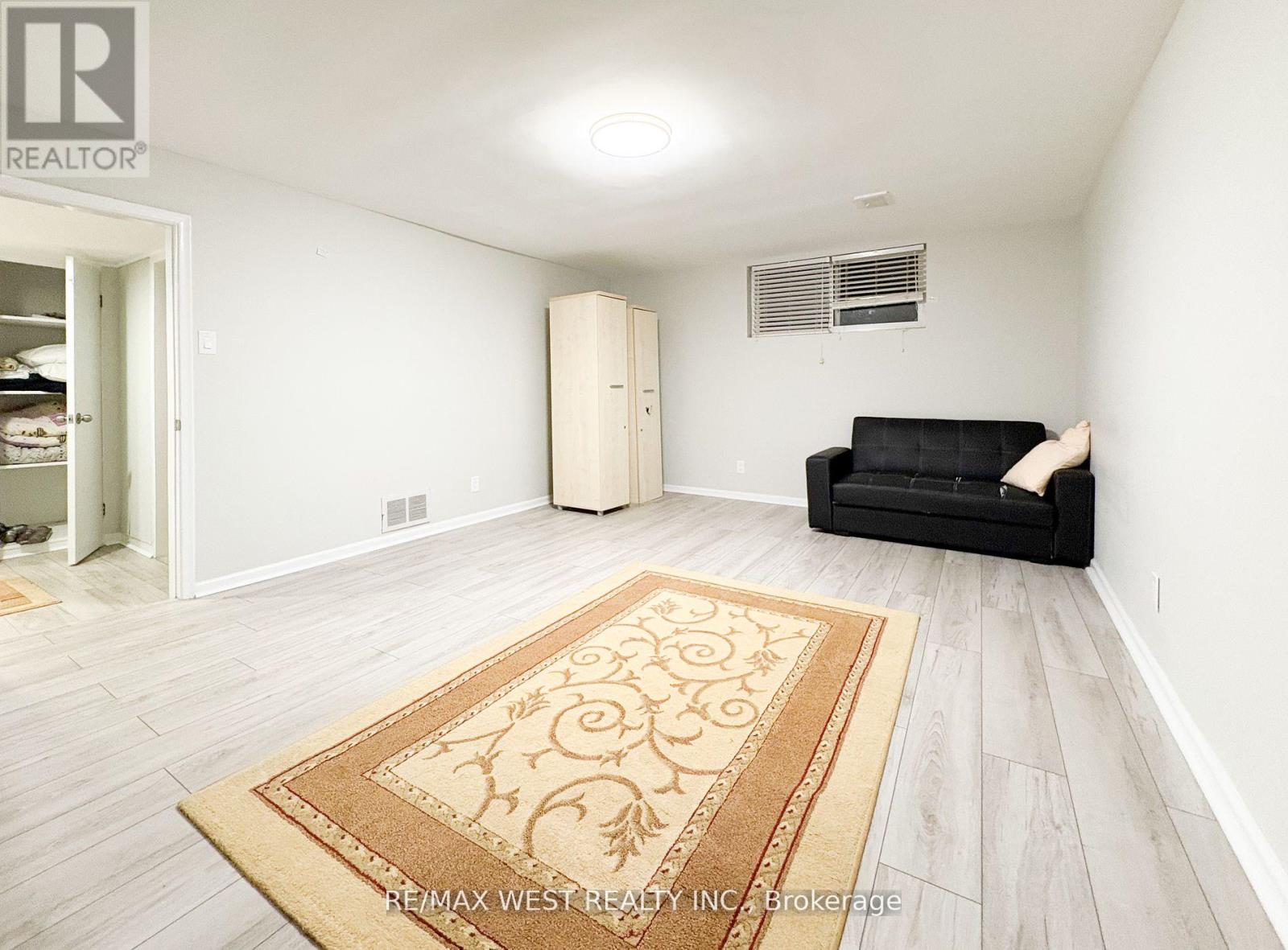 Bsmt - 5 Arlstan Drive, Toronto (Bathurst Manor), Ontario  M3H 4V7 - Photo 11 - C12586040