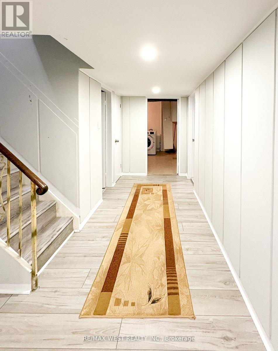 Bsmt - 5 Arlstan Drive, Toronto (Bathurst Manor), Ontario  M3H 4V7 - Photo 12 - C12586040