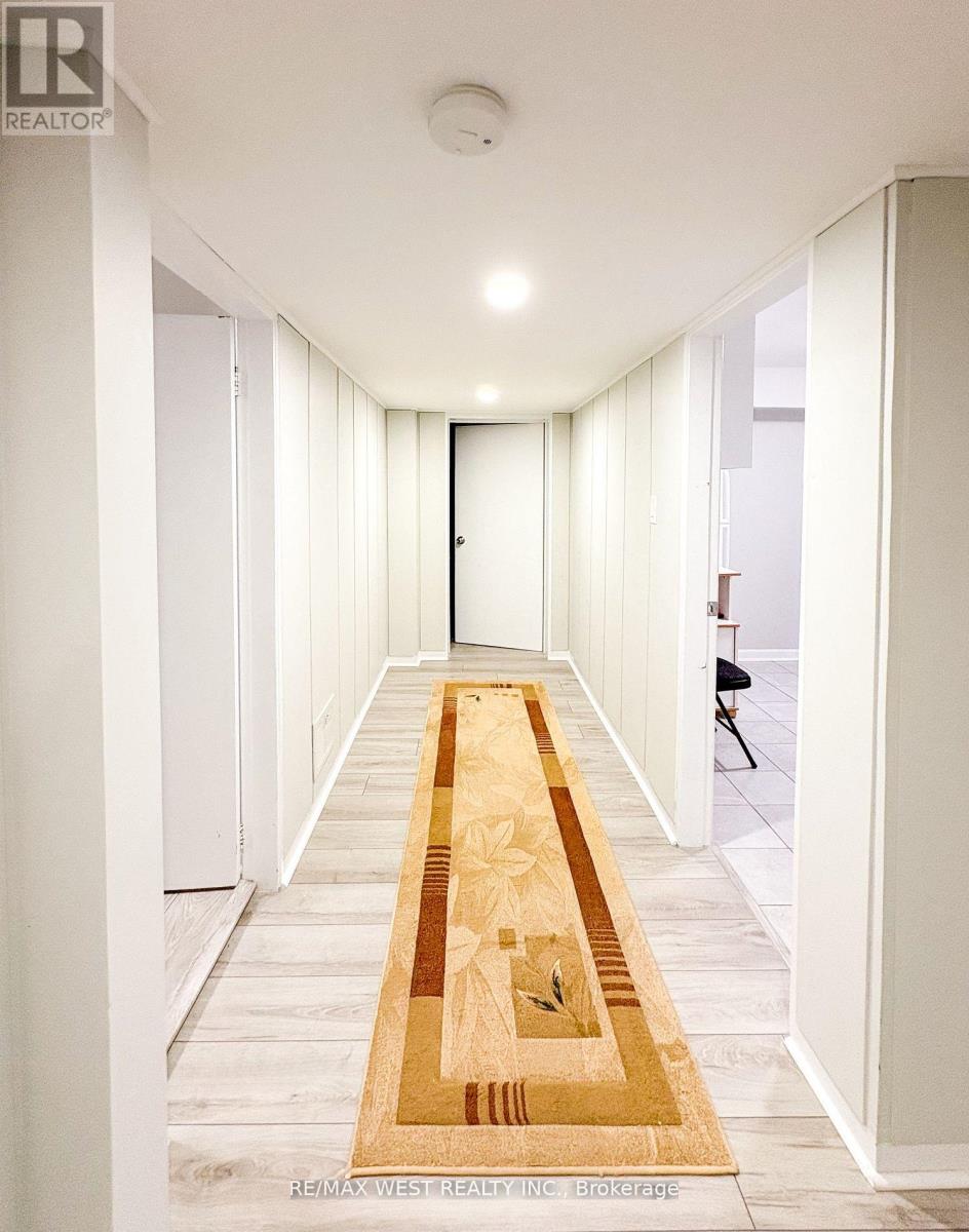 Bsmt - 5 Arlstan Drive, Toronto (Bathurst Manor), Ontario  M3H 4V7 - Photo 5 - C12586040