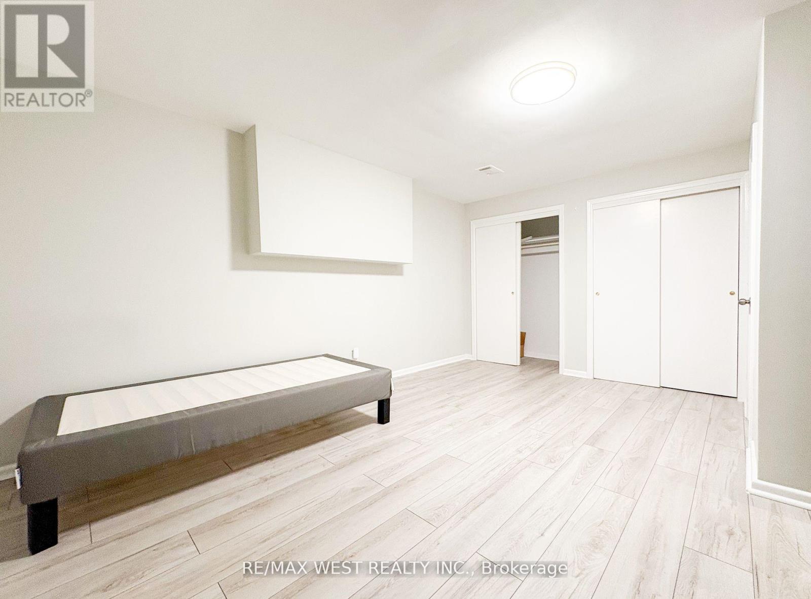 Bsmt - 5 Arlstan Drive, Toronto (Bathurst Manor), Ontario  M3H 4V7 - Photo 8 - C12586040