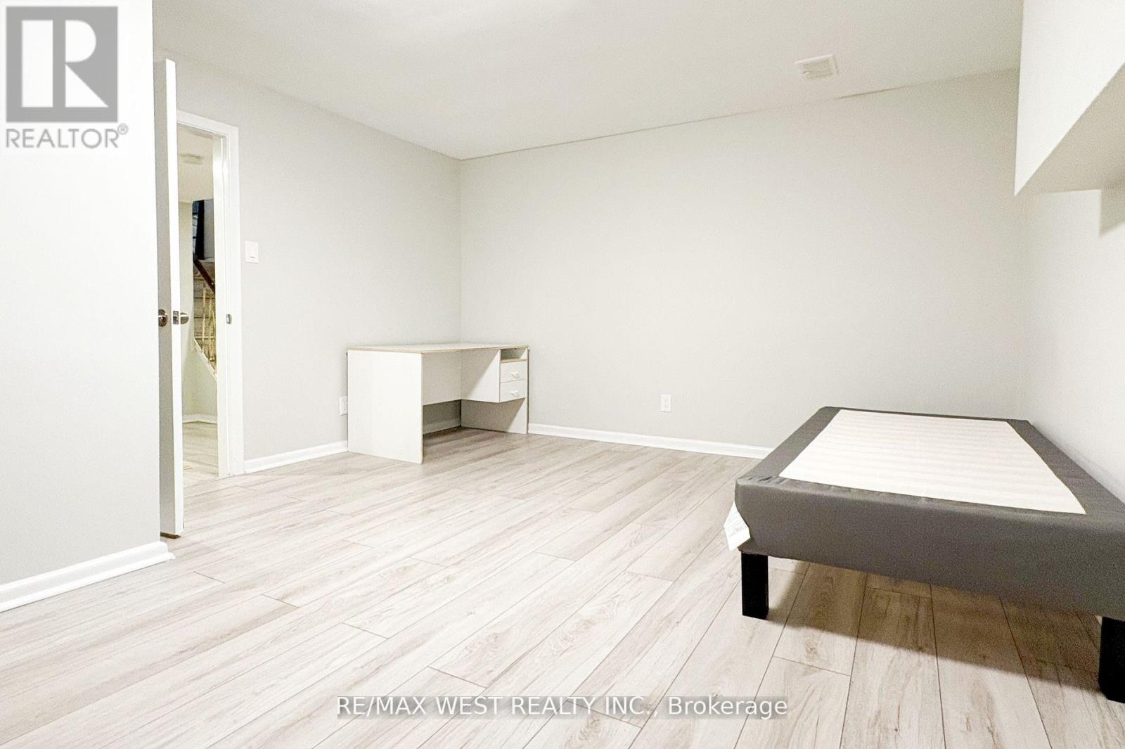 Bsmt - 5 Arlstan Drive, Toronto (Bathurst Manor), Ontario  M3H 4V7 - Photo 9 - C12586040