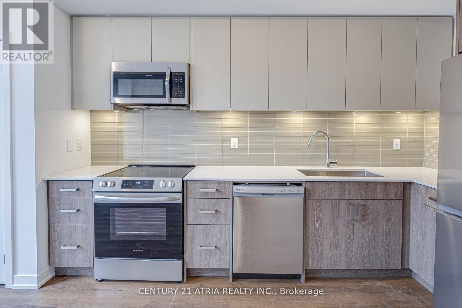 28 Turtle Island Road, Toronto, Ontario M6A 2M5 - Photo 2 - C12608124