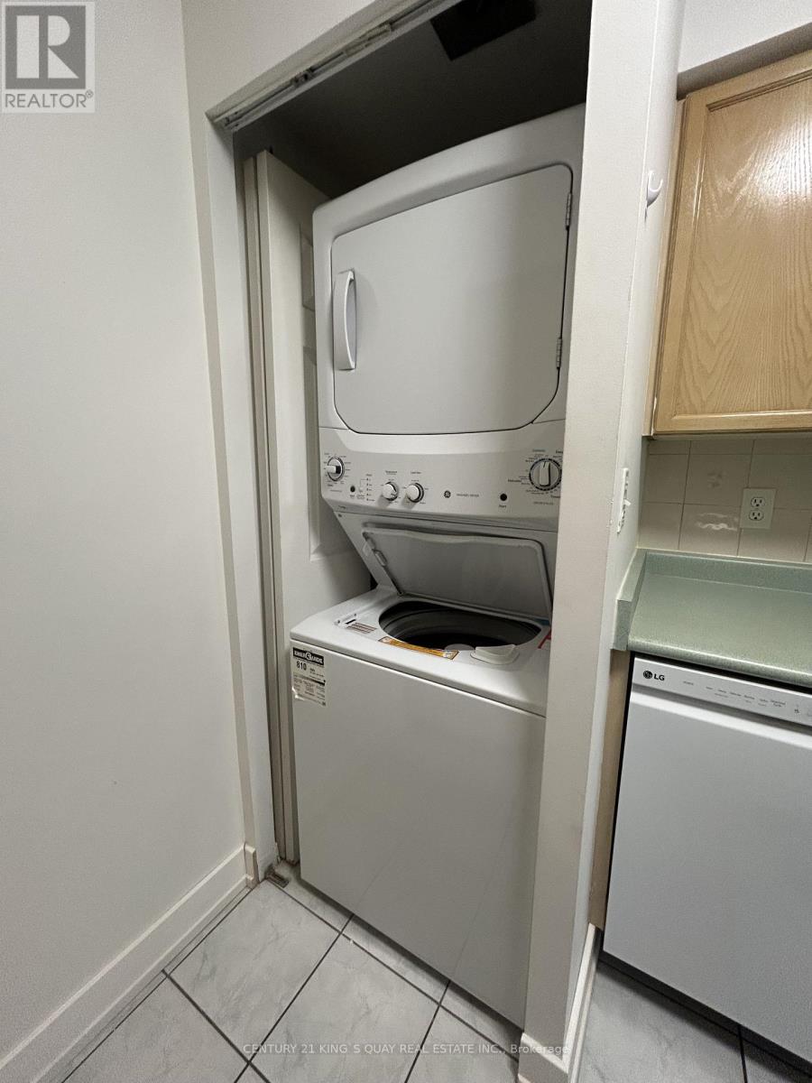 1606 - 1 Pemberton Avenue, Toronto, Ontario  M2M 4L9 - Photo 3 - C12554106