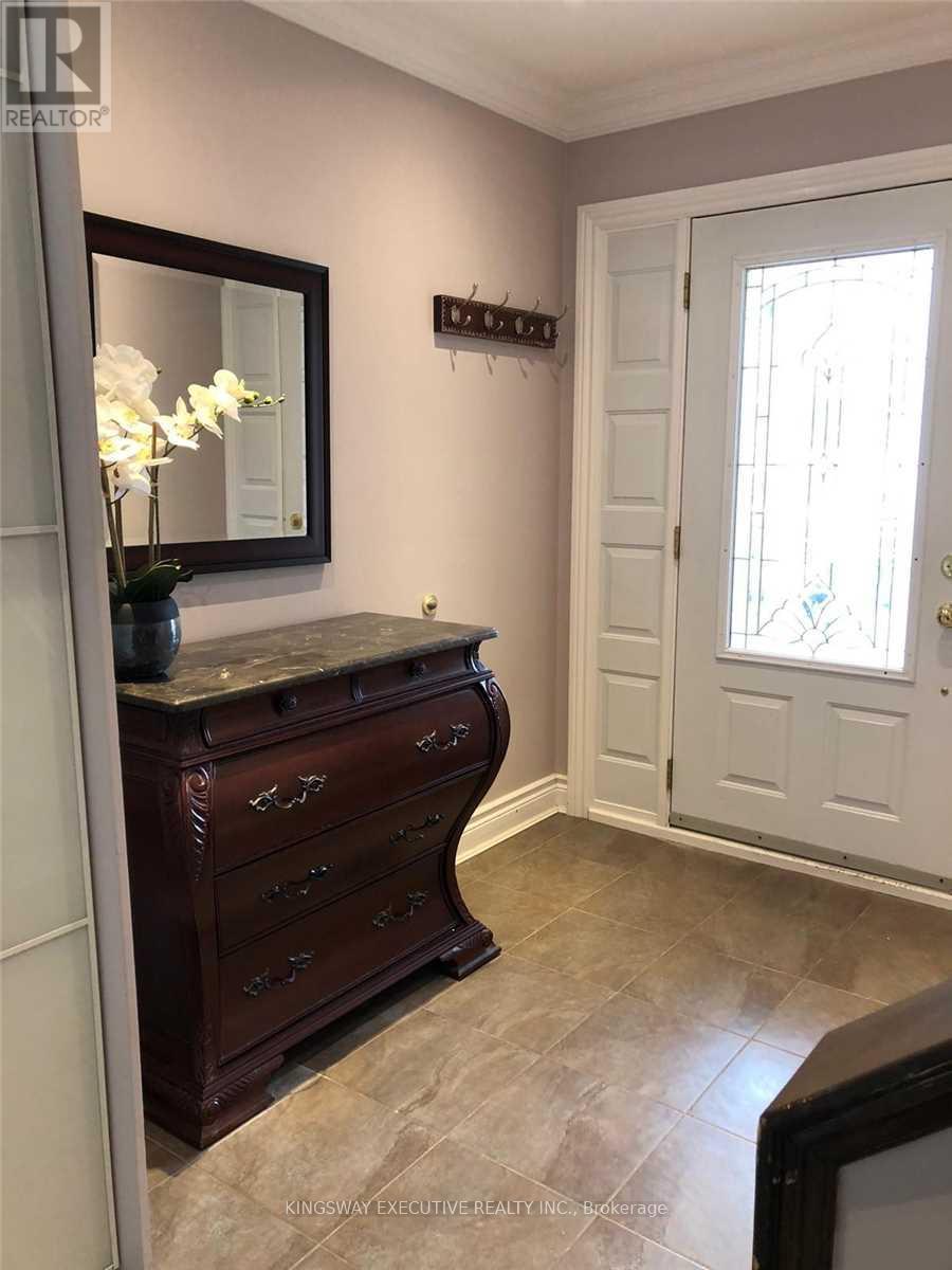 Lower - 109 Centre Street E, Richmond Hill (Crosby), Ontario  L4C 1A3 - Photo 2 - N12608126