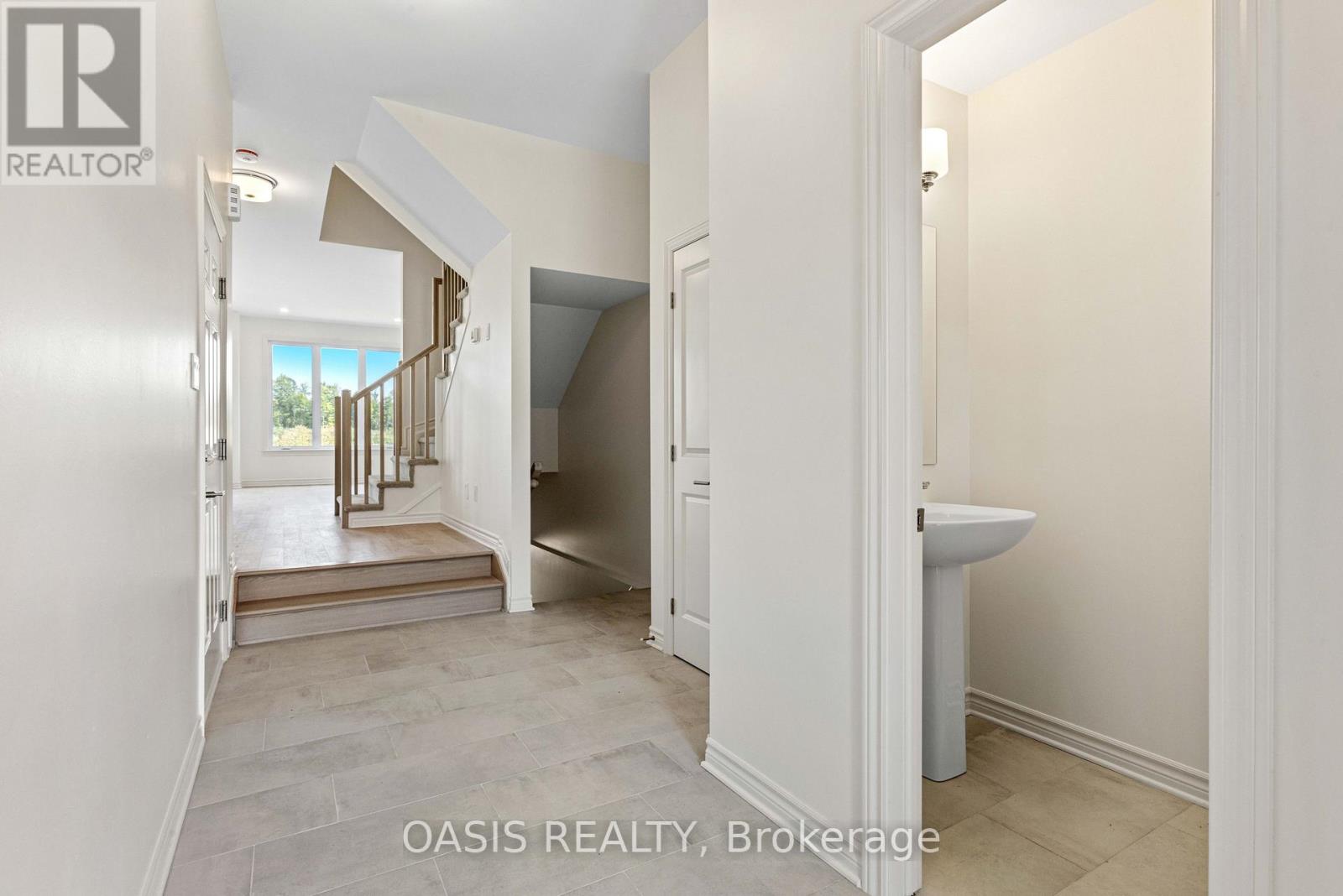 177 Kerala Place, Ottawa, Ontario K1T 0Z3 - Photo 4 - X12525046