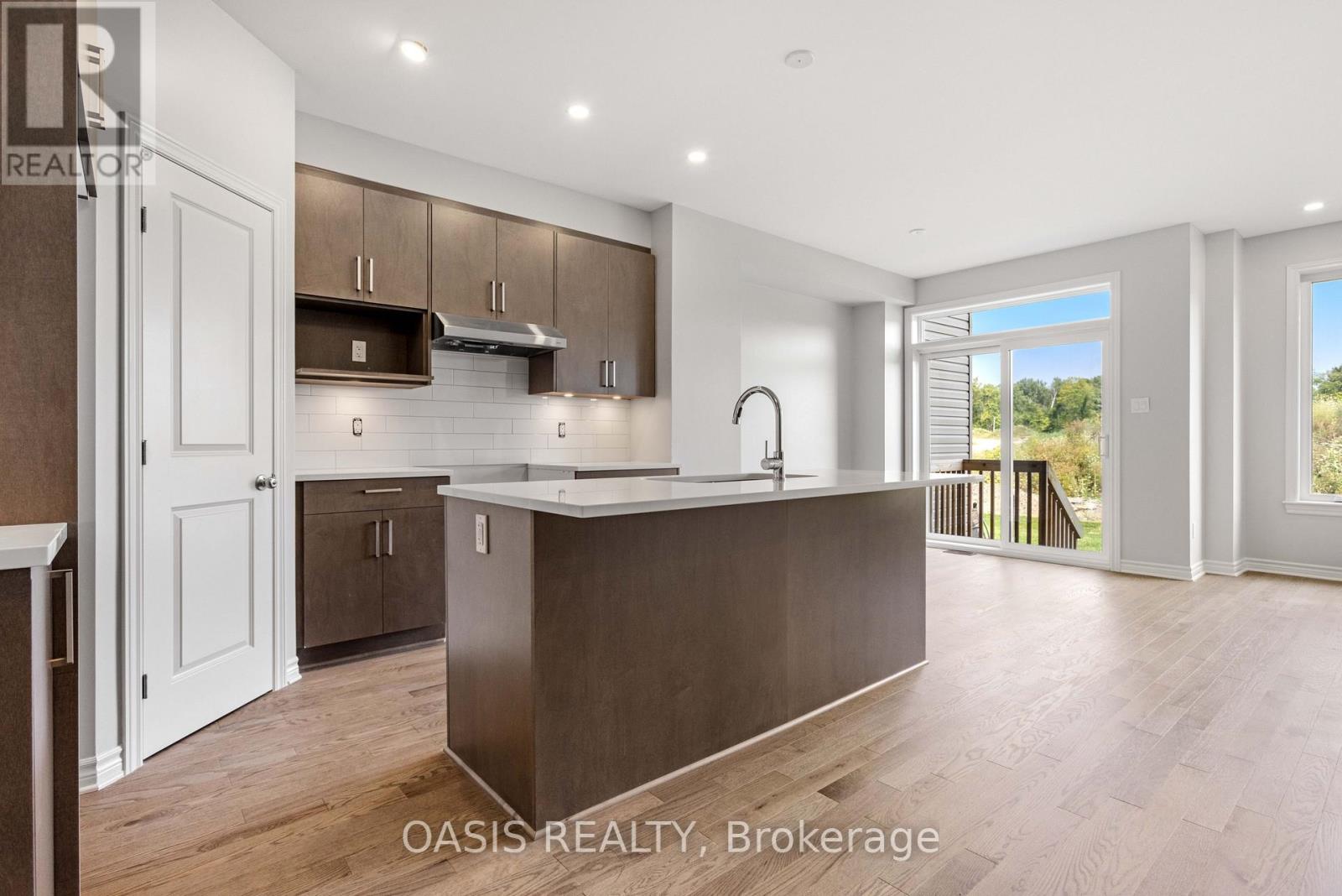 786 Antonio Farley Street, Ottawa, Ontario K4A 5N3 - Photo 4 - X12411578