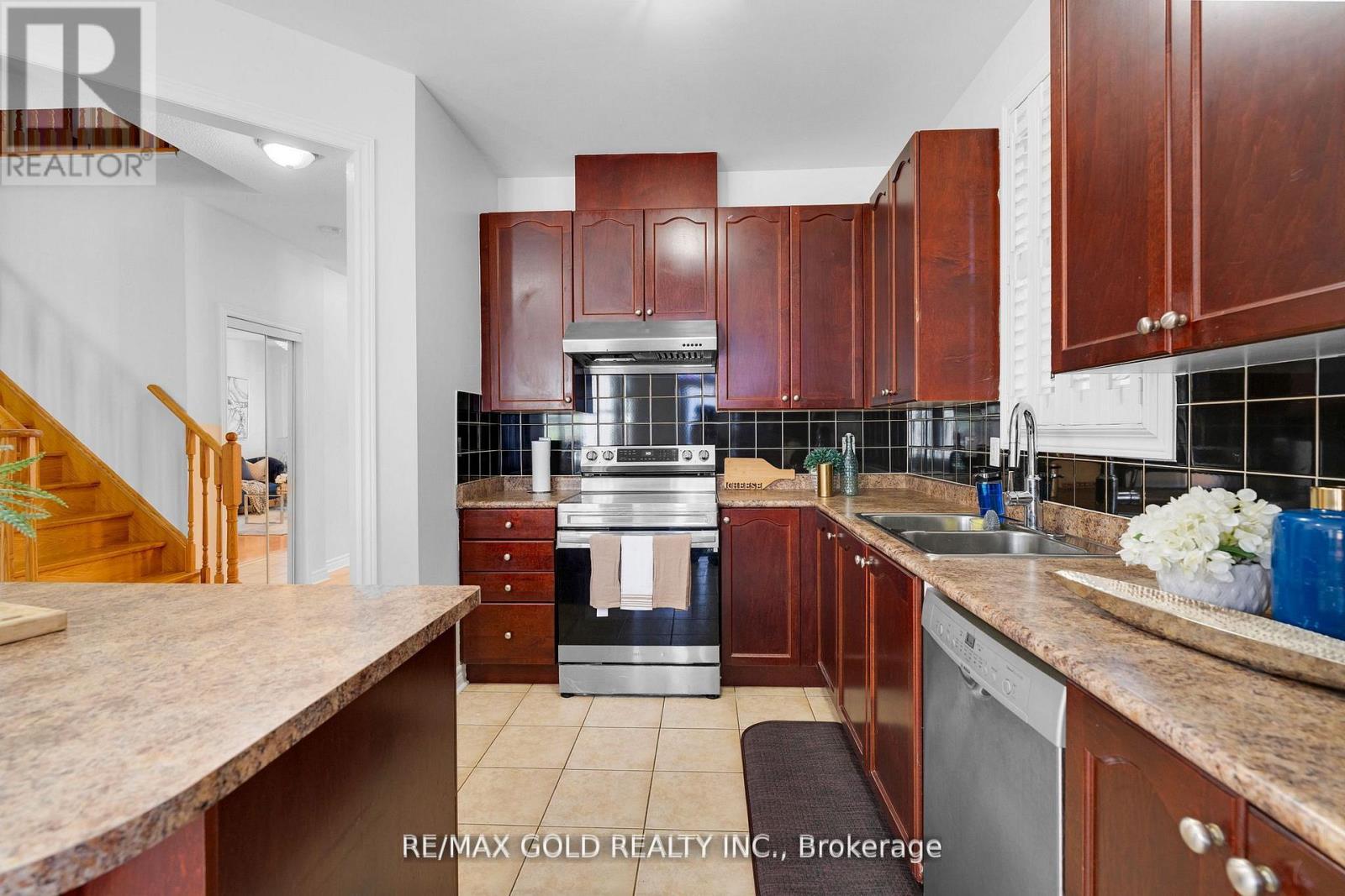 82 Amaranth Crescent, Brampton, Ontario L7A 0L4 - Photo 17 - W12608112