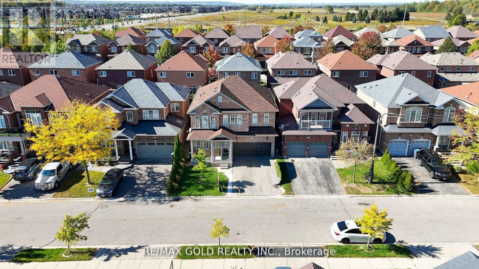 82 Amaranth Crescent, Brampton, Ontario L7A 0L4 - Photo 3 - W12608112