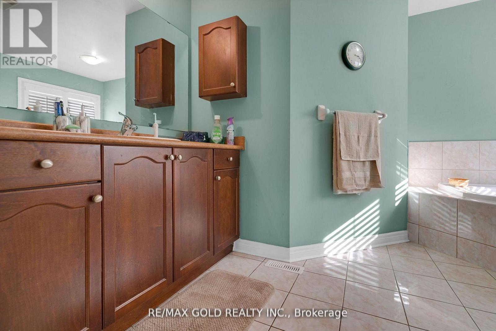 82 Amaranth Crescent, Brampton, Ontario L7A 0L4 - Photo 30 - W12608112