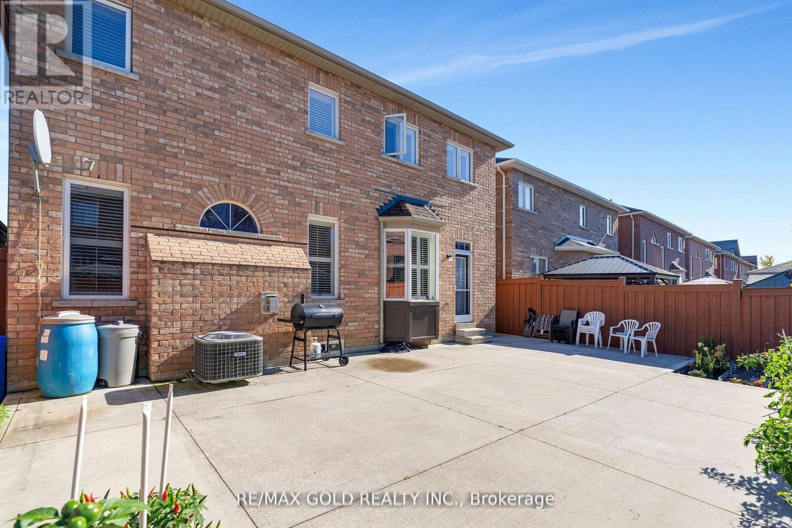 82 Amaranth Crescent, Brampton, Ontario L7A 0L4 - Photo 34 - W12608112