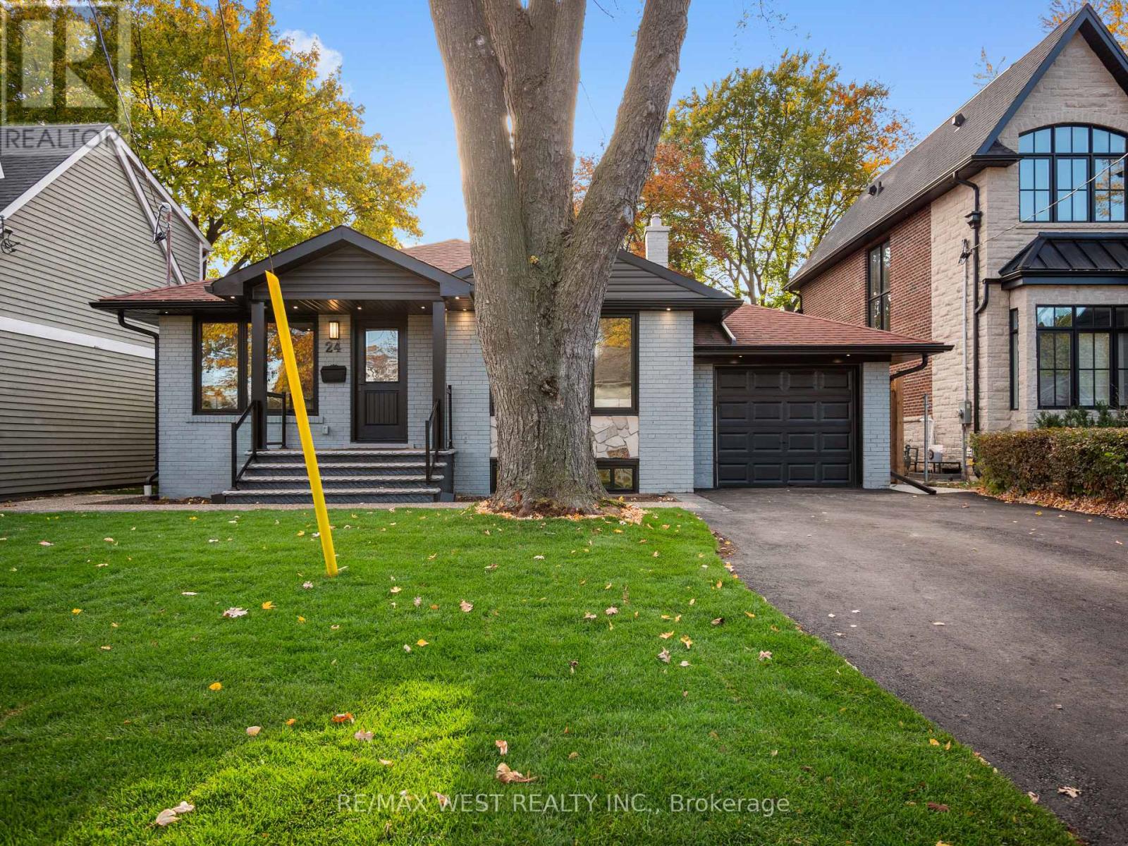 24 Appledale Road, Toronto, Ontario M9B 5G4 - Photo 3 - W12608156