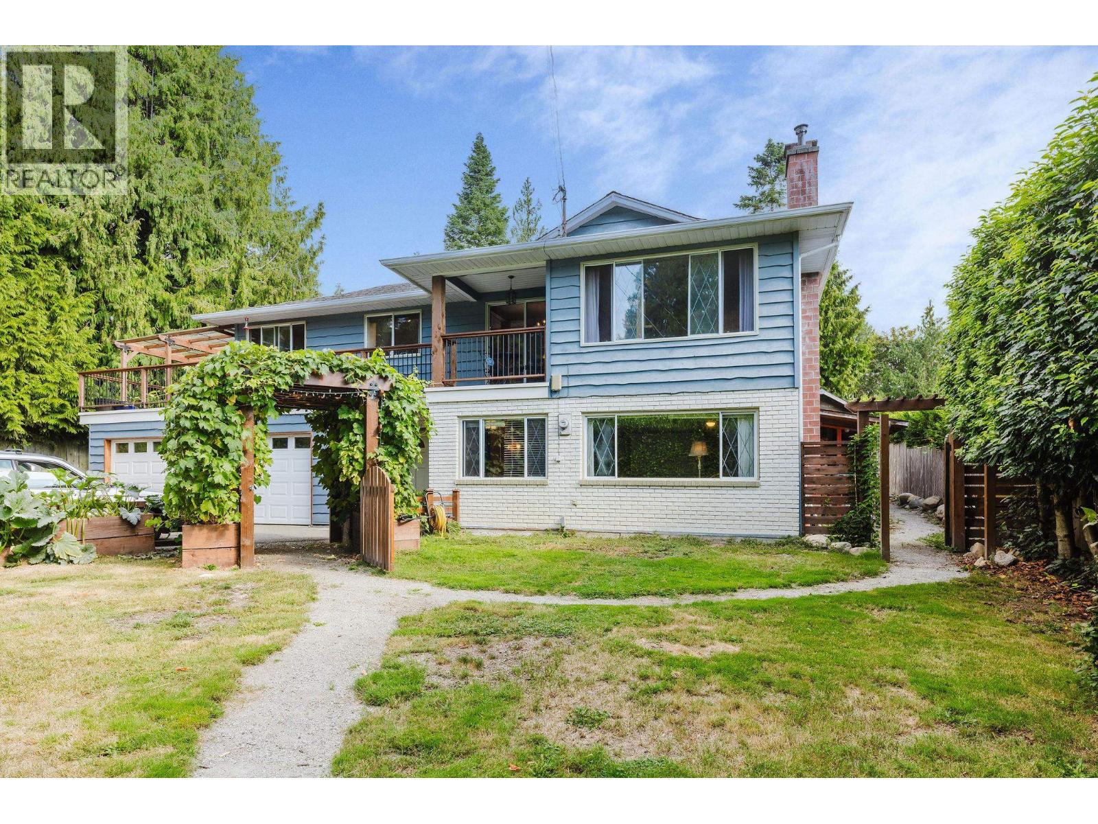 7838 Redrooffs Road, Halfmoon Bay, British Columbia  V7Z 1A4 - Photo 2 - R3046079