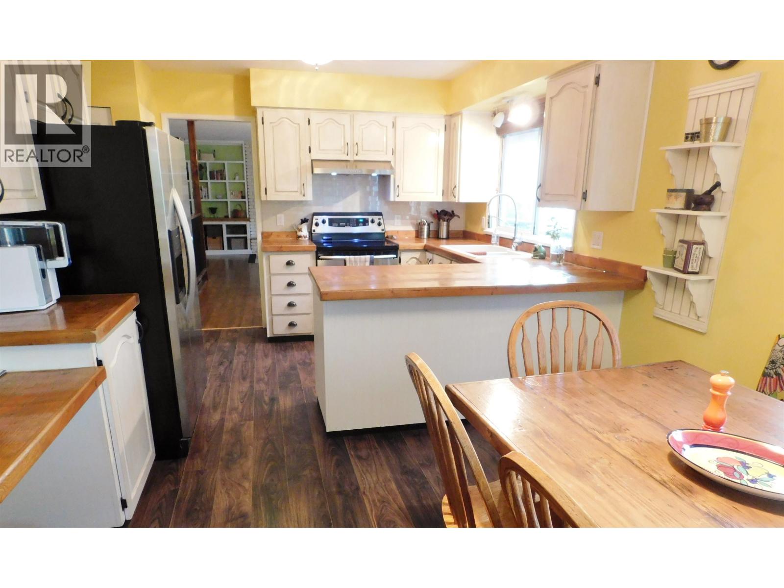 7838 Redrooffs Road, Halfmoon Bay, British Columbia  V7Z 1A4 - Photo 18 - R3046079